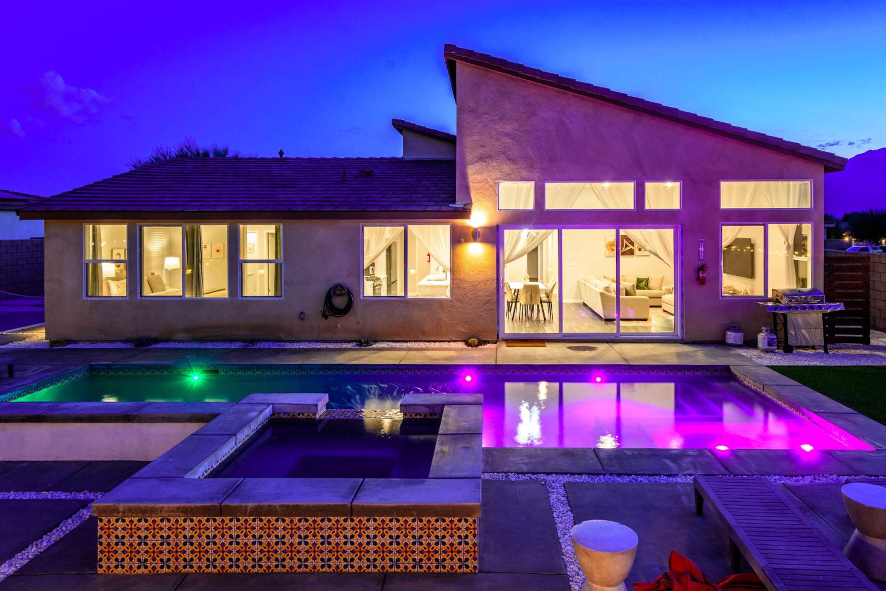 Marbella Lane - Desert Dream PoolSpa & Games