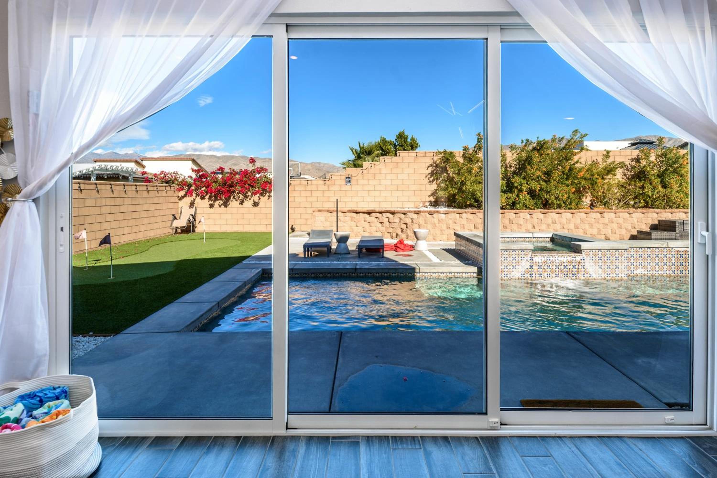 Marbella Lane - Desert Dream PoolSpa & Games