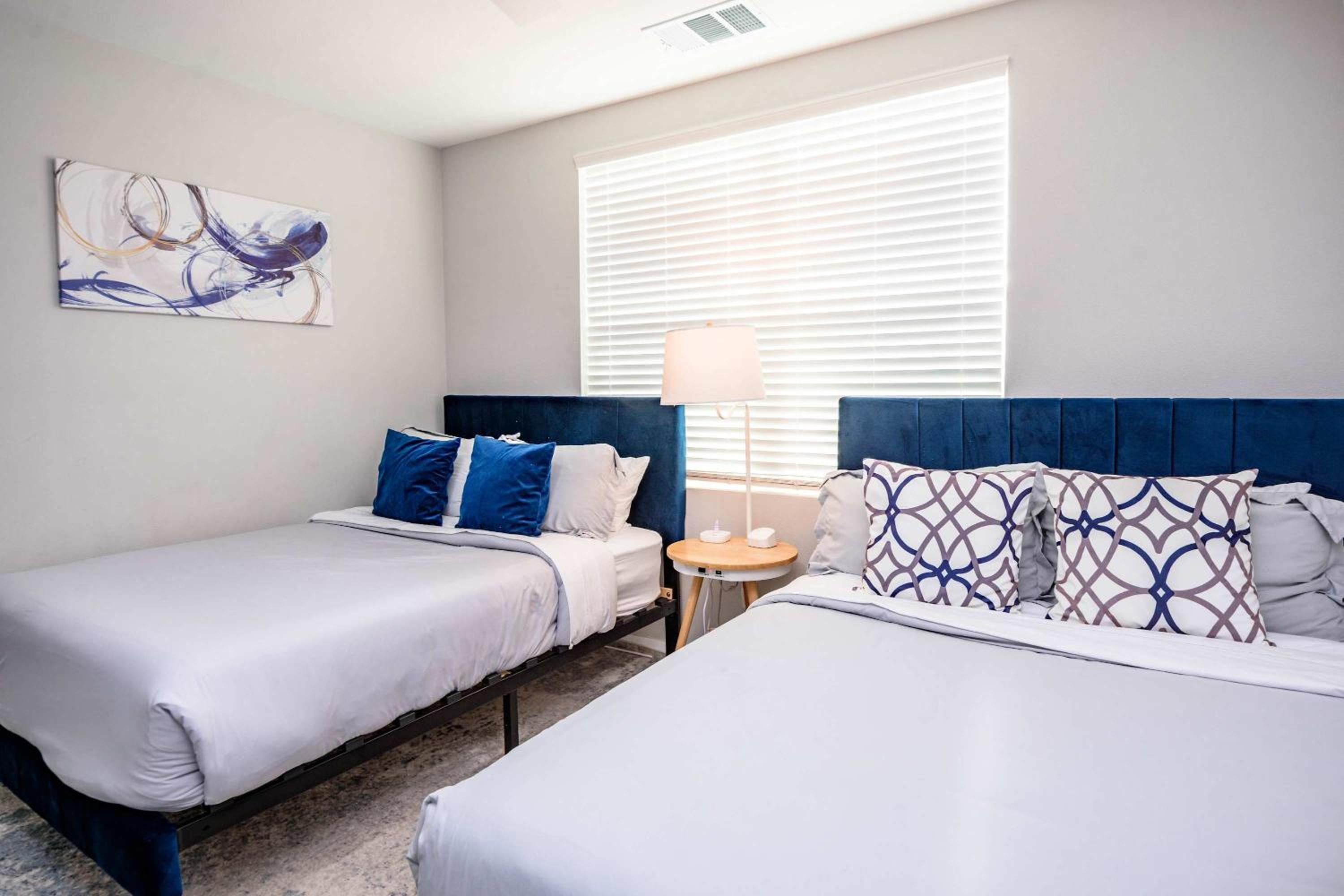 Marbella Lane - Desert Dream PoolSpa & Games