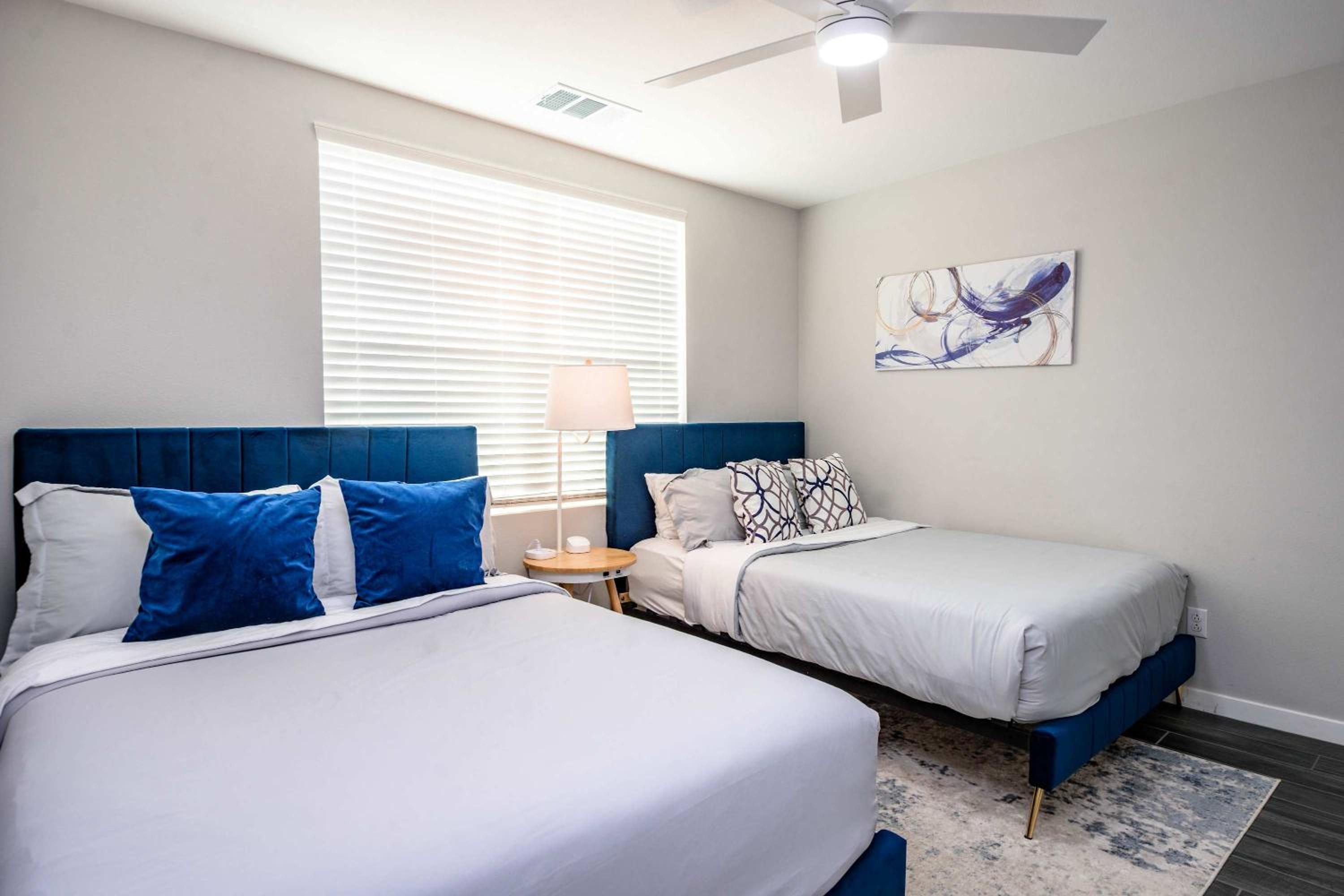 Marbella Lane - Desert Dream PoolSpa & Games