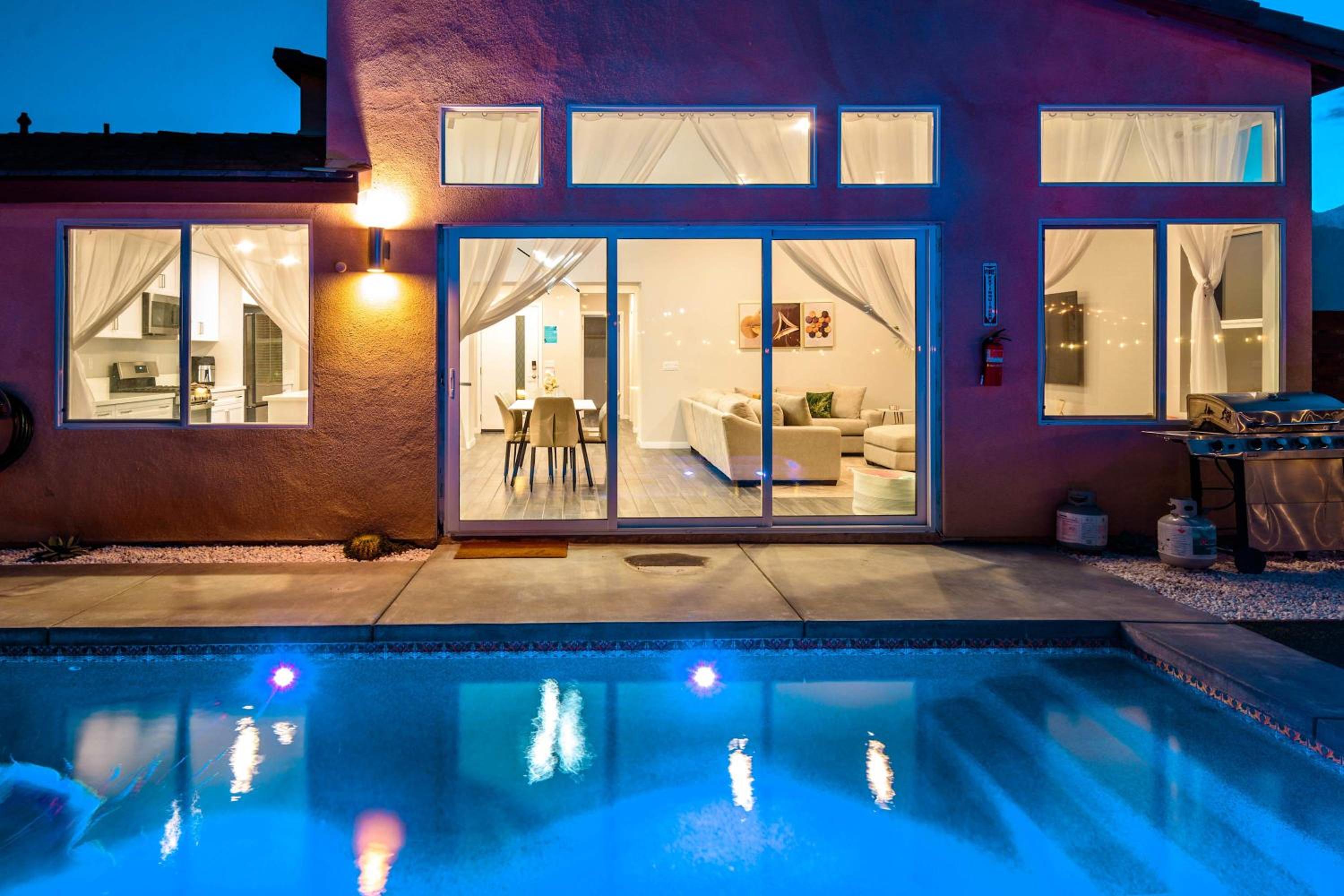 Marbella Lane - Desert Dream PoolSpa & Games