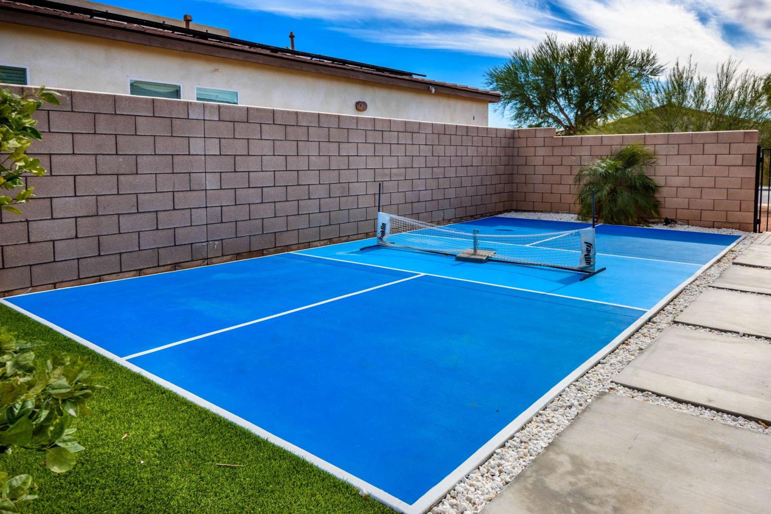 Marbella Lane - Desert Dream PoolSpa & Games