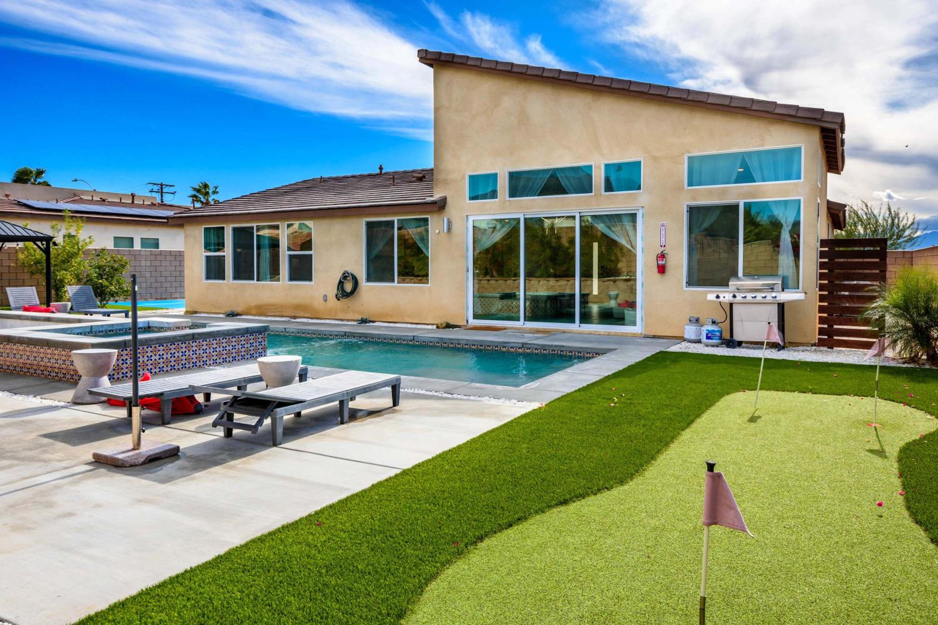 Marbella Lane - Desert Dream PoolSpa & Games
