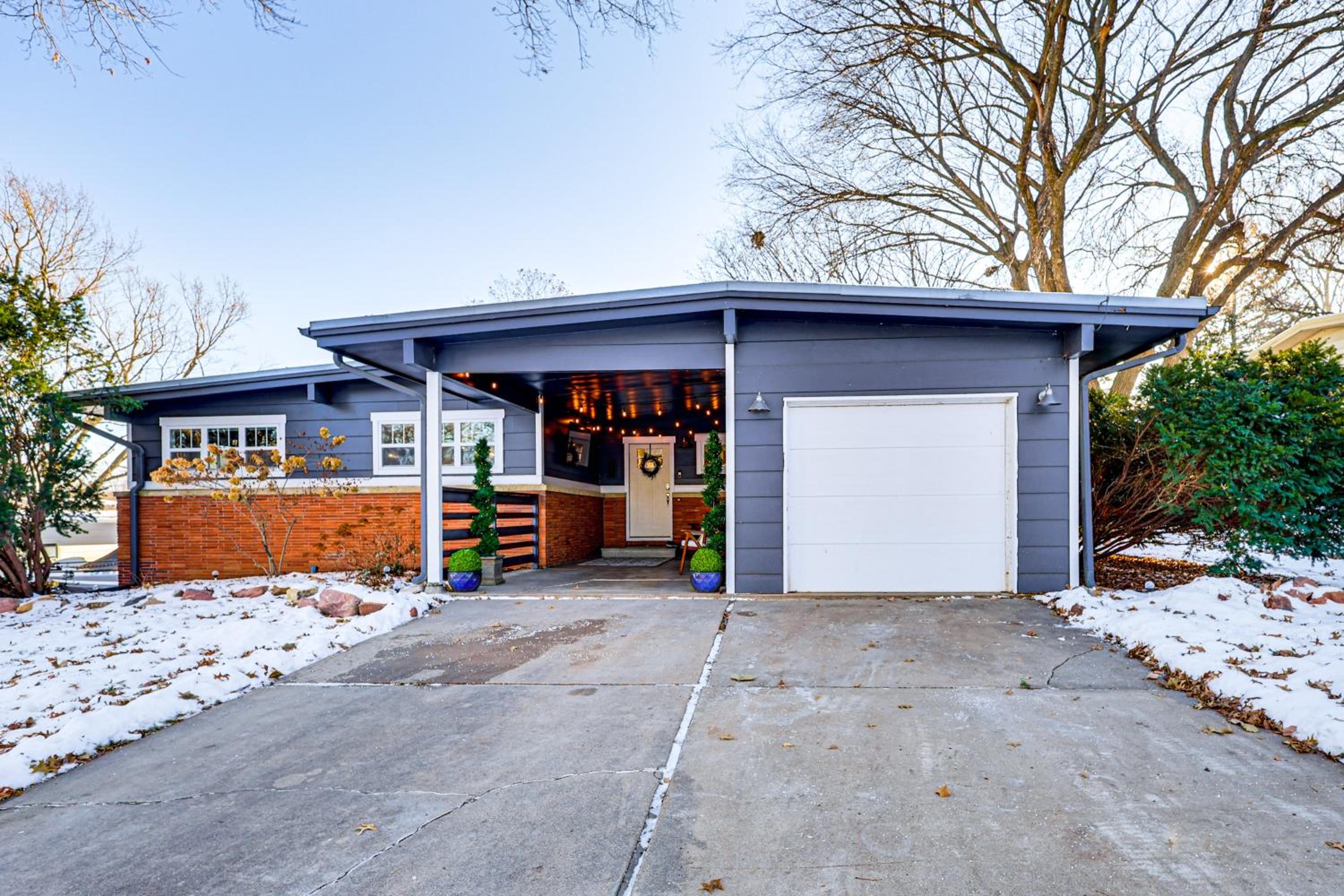 Spacious and Family Friendly! Lincoln Home Near Dtwn