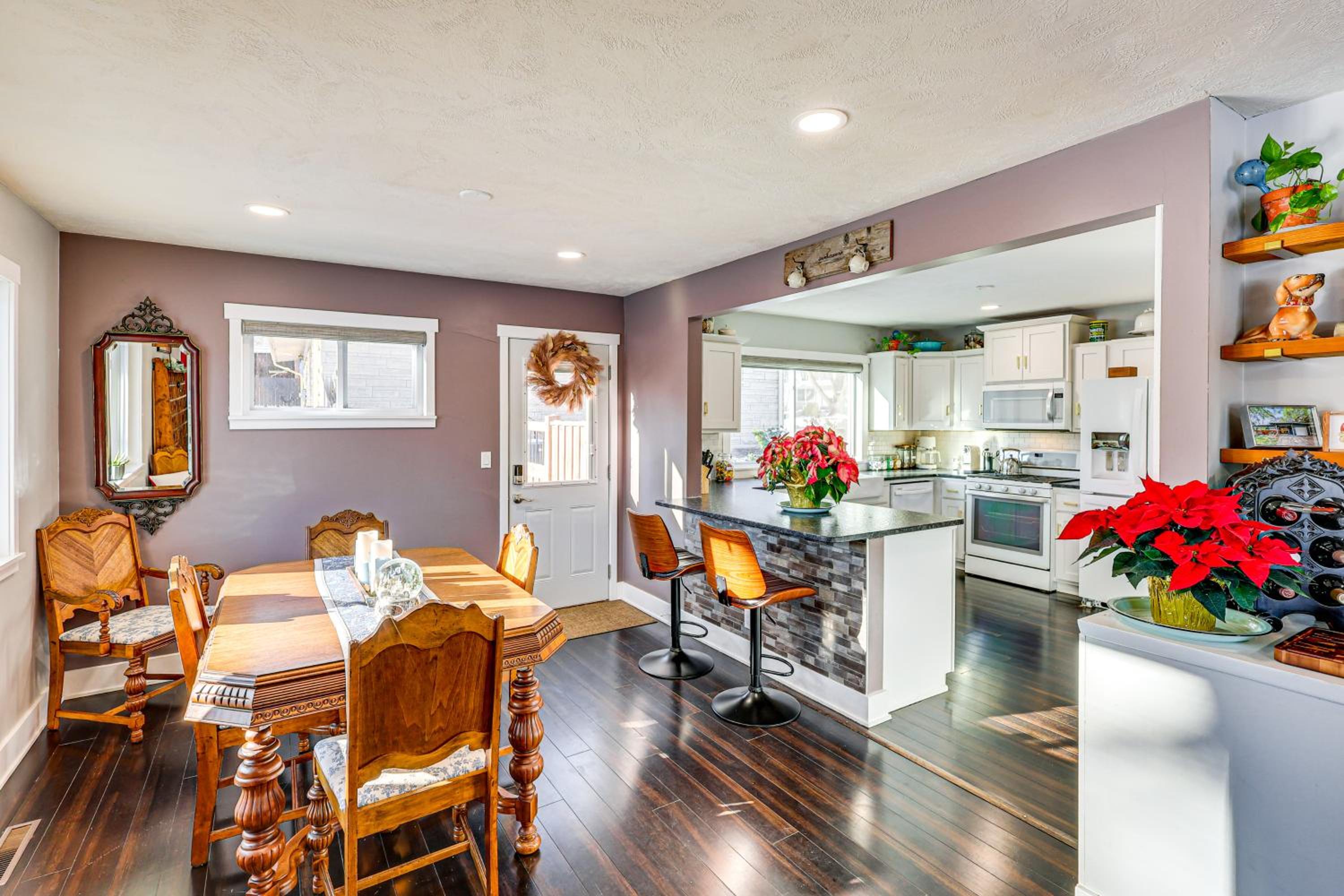 Spacious and Family Friendly! Lincoln Home Near Dtwn