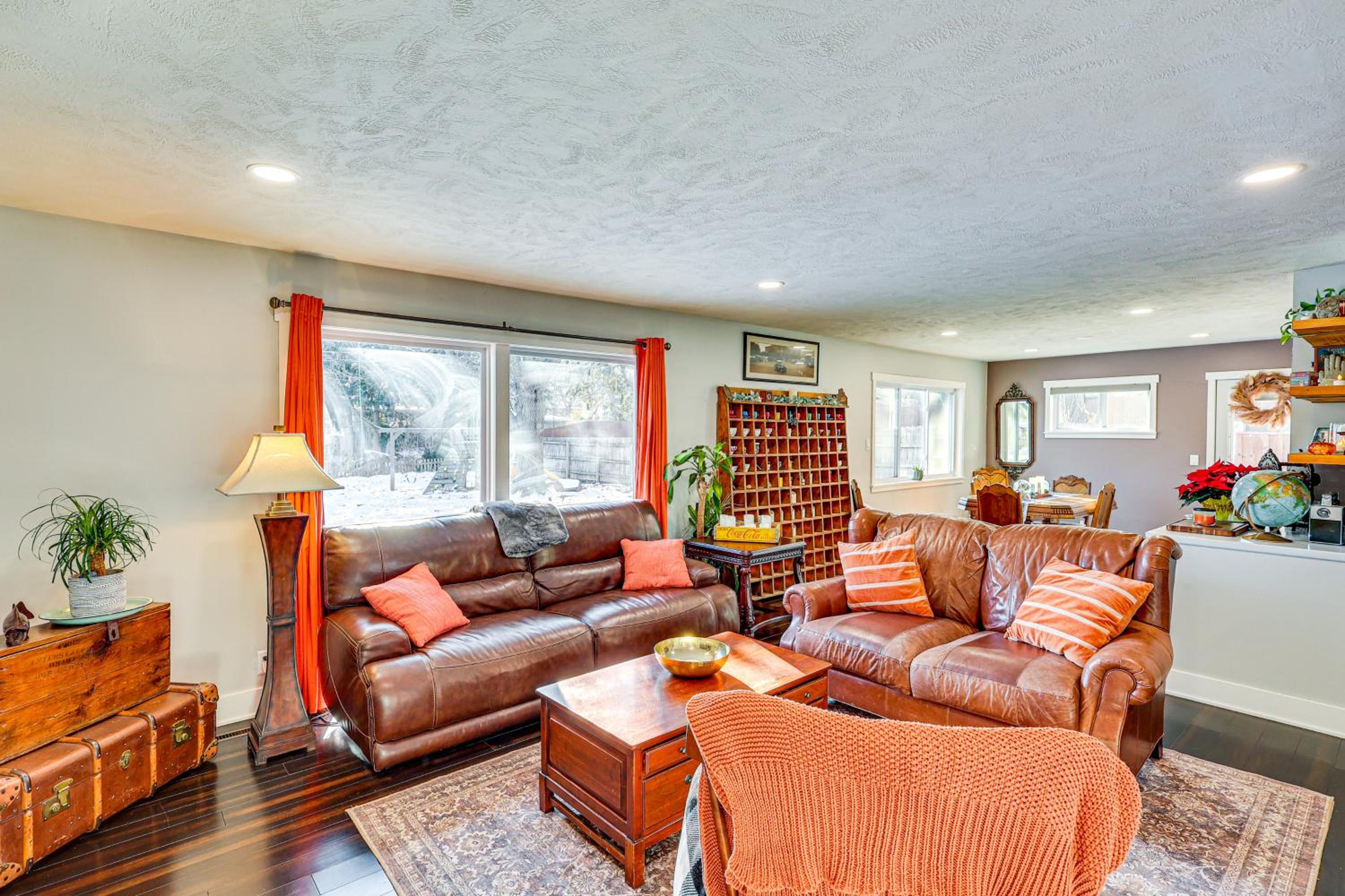 Spacious and Family Friendly! Lincoln Home Near Dtwn
