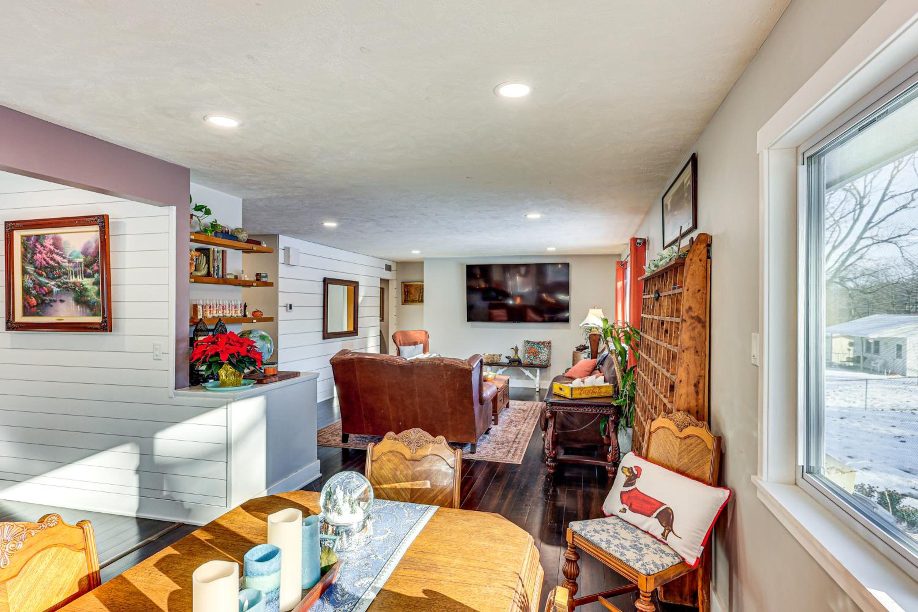 Spacious and Family Friendly! Lincoln Home Near Dtwn