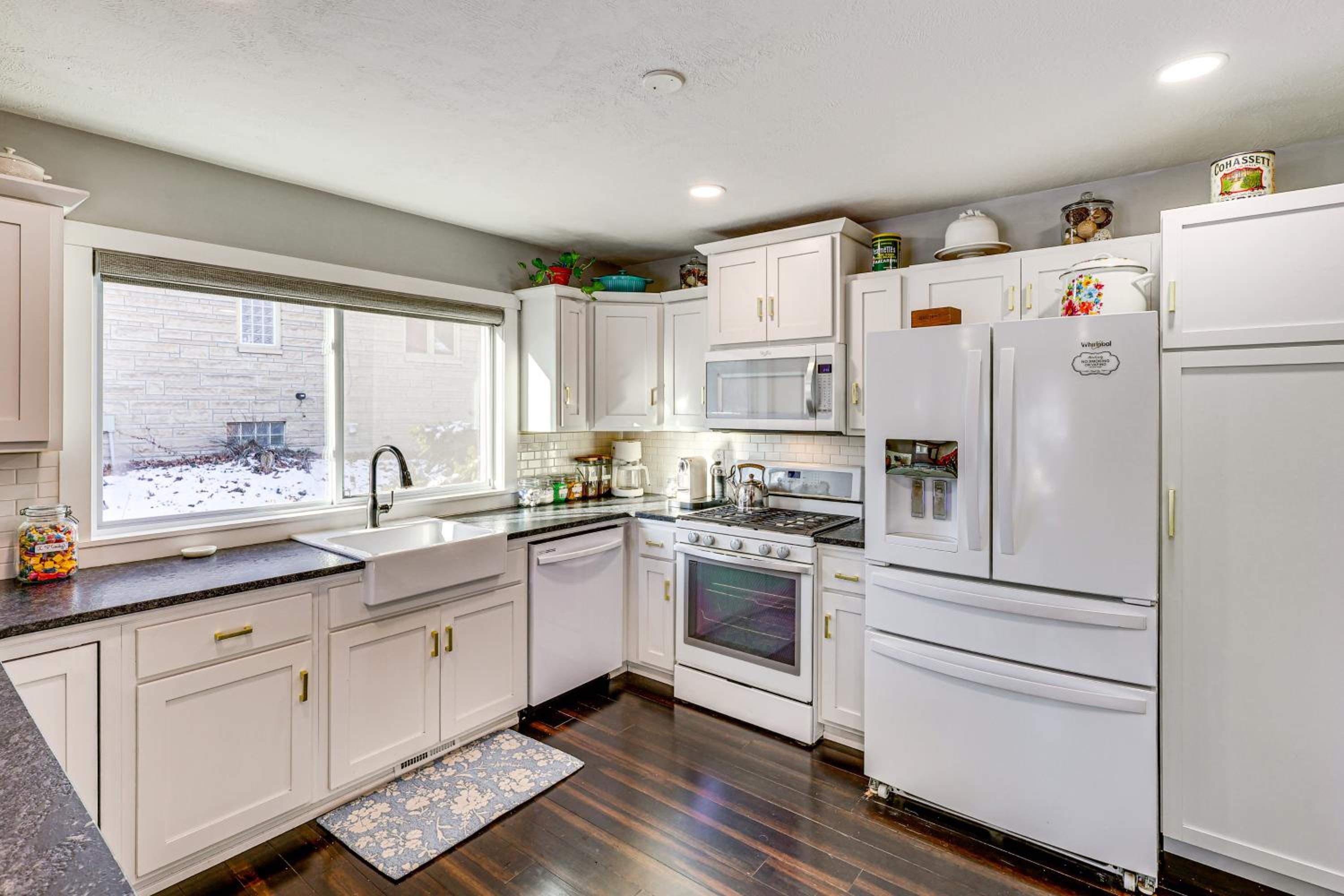 Spacious and Family Friendly! Lincoln Home Near Dtwn