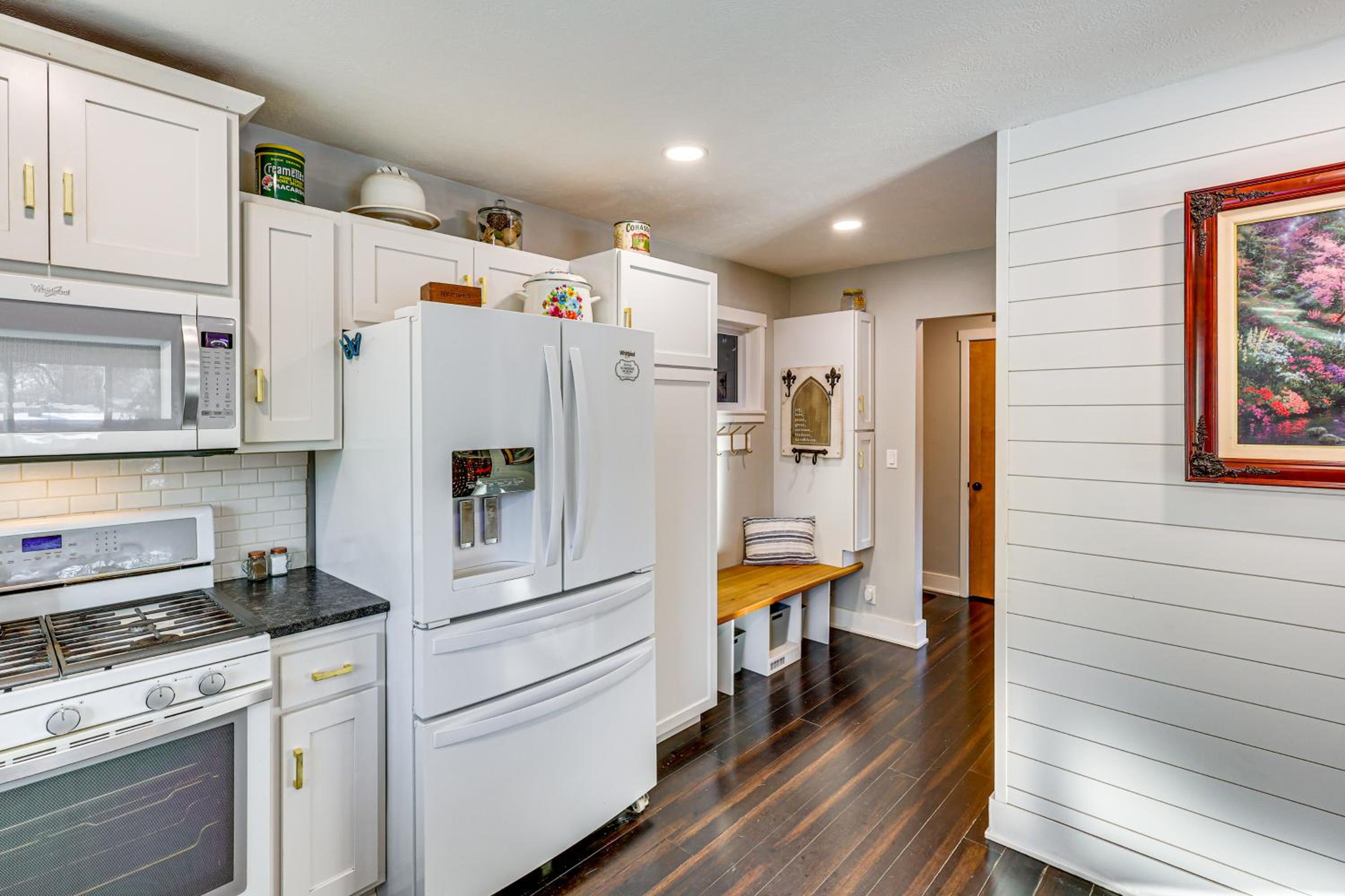 Spacious and Family Friendly! Lincoln Home Near Dtwn
