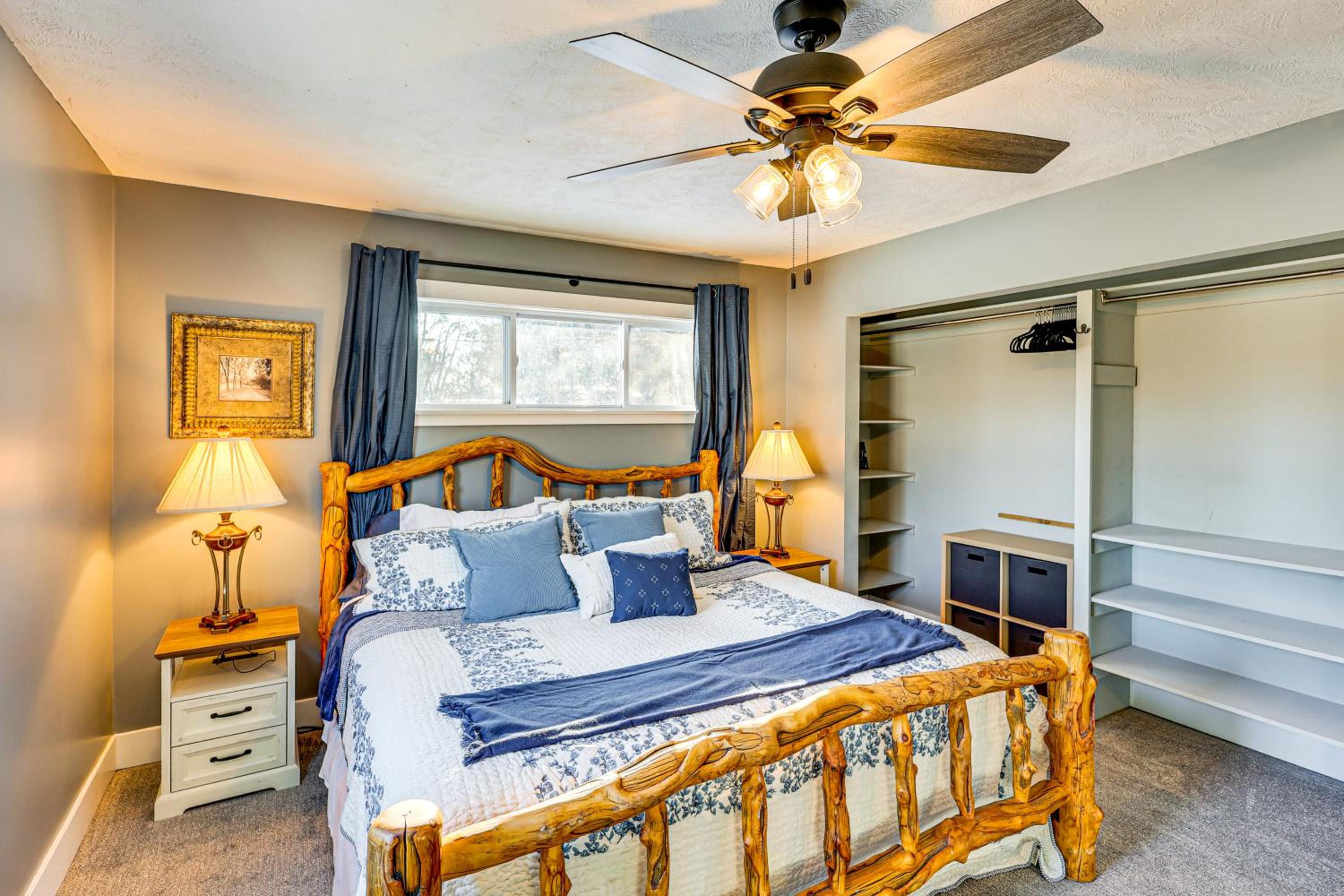 Spacious and Family Friendly! Lincoln Home Near Dtwn