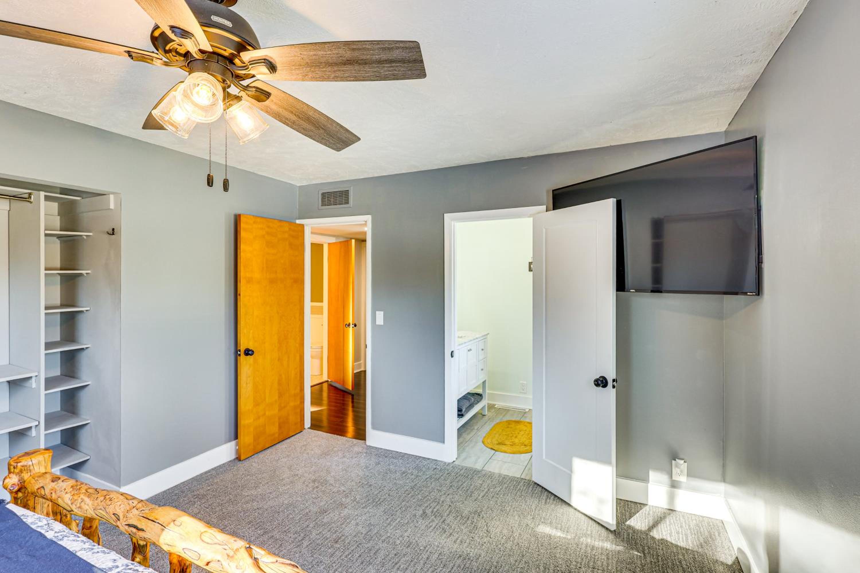 Spacious and Family Friendly! Lincoln Home Near Dtwn