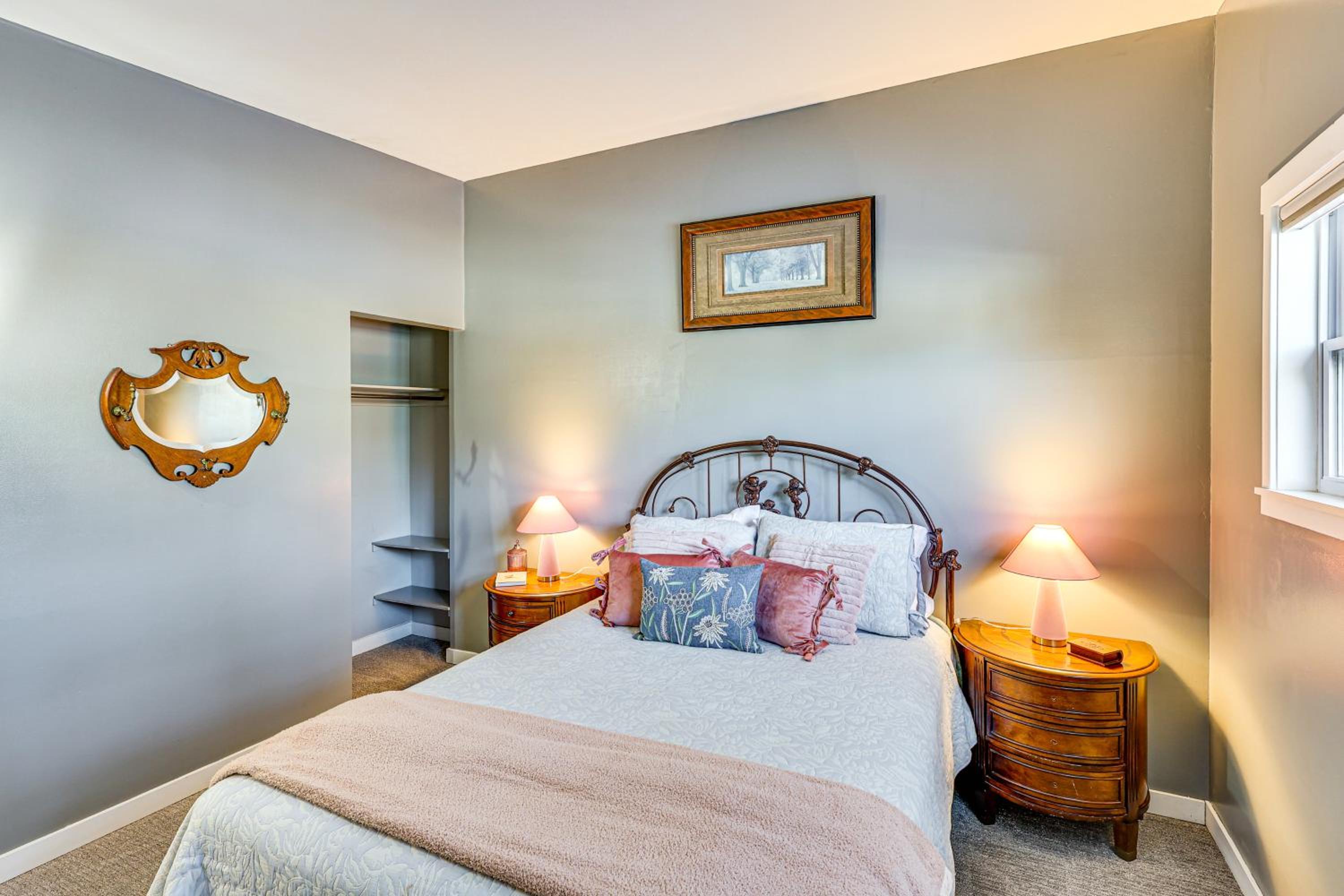 Spacious and Family Friendly! Lincoln Home Near Dtwn