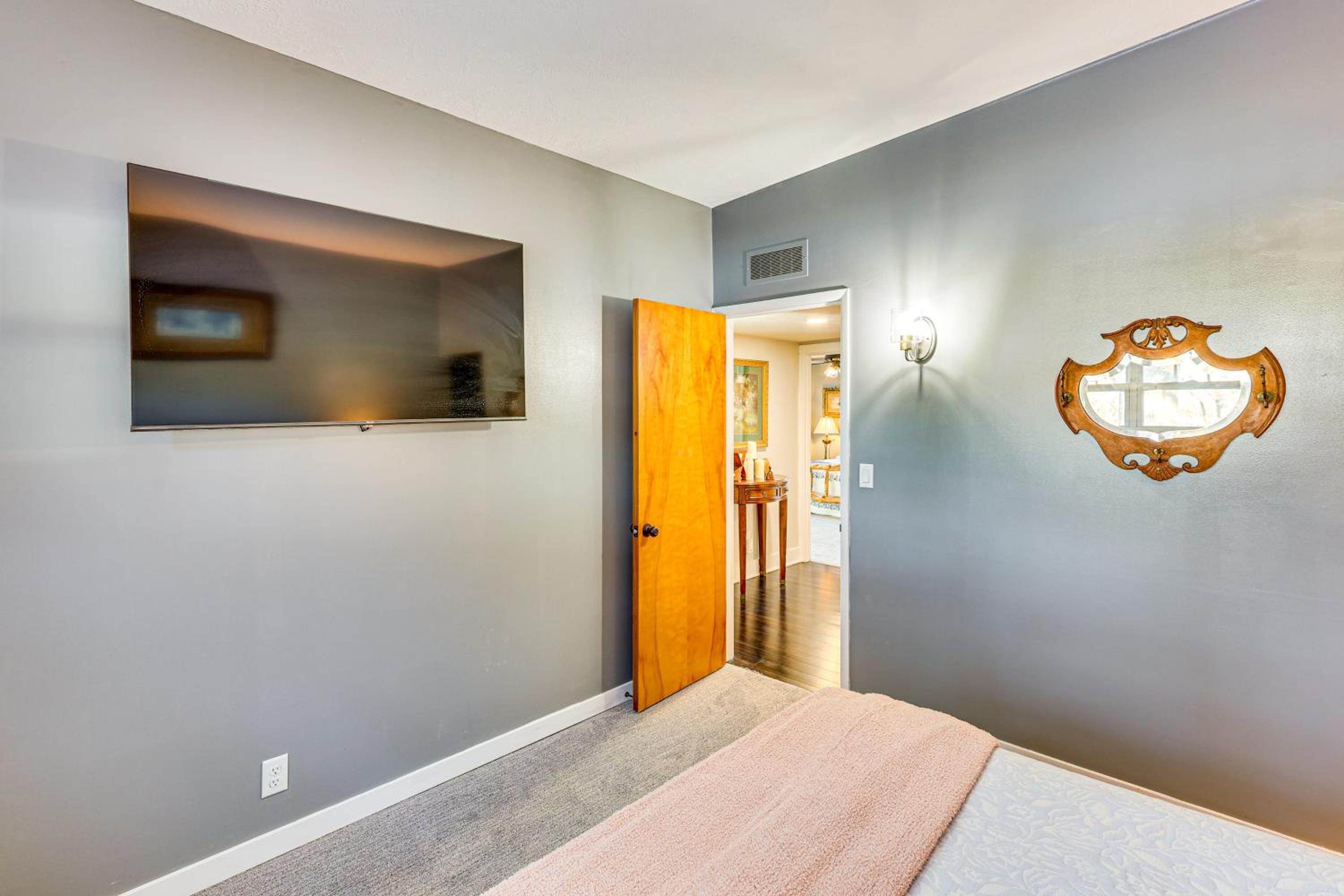 Spacious and Family Friendly! Lincoln Home Near Dtwn