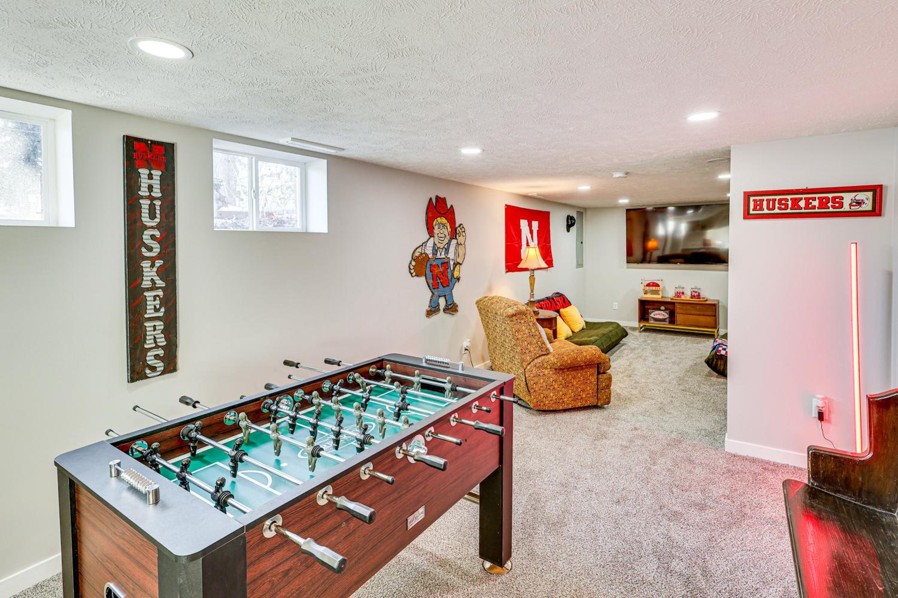 Spacious and Family Friendly! Lincoln Home Near Dtwn