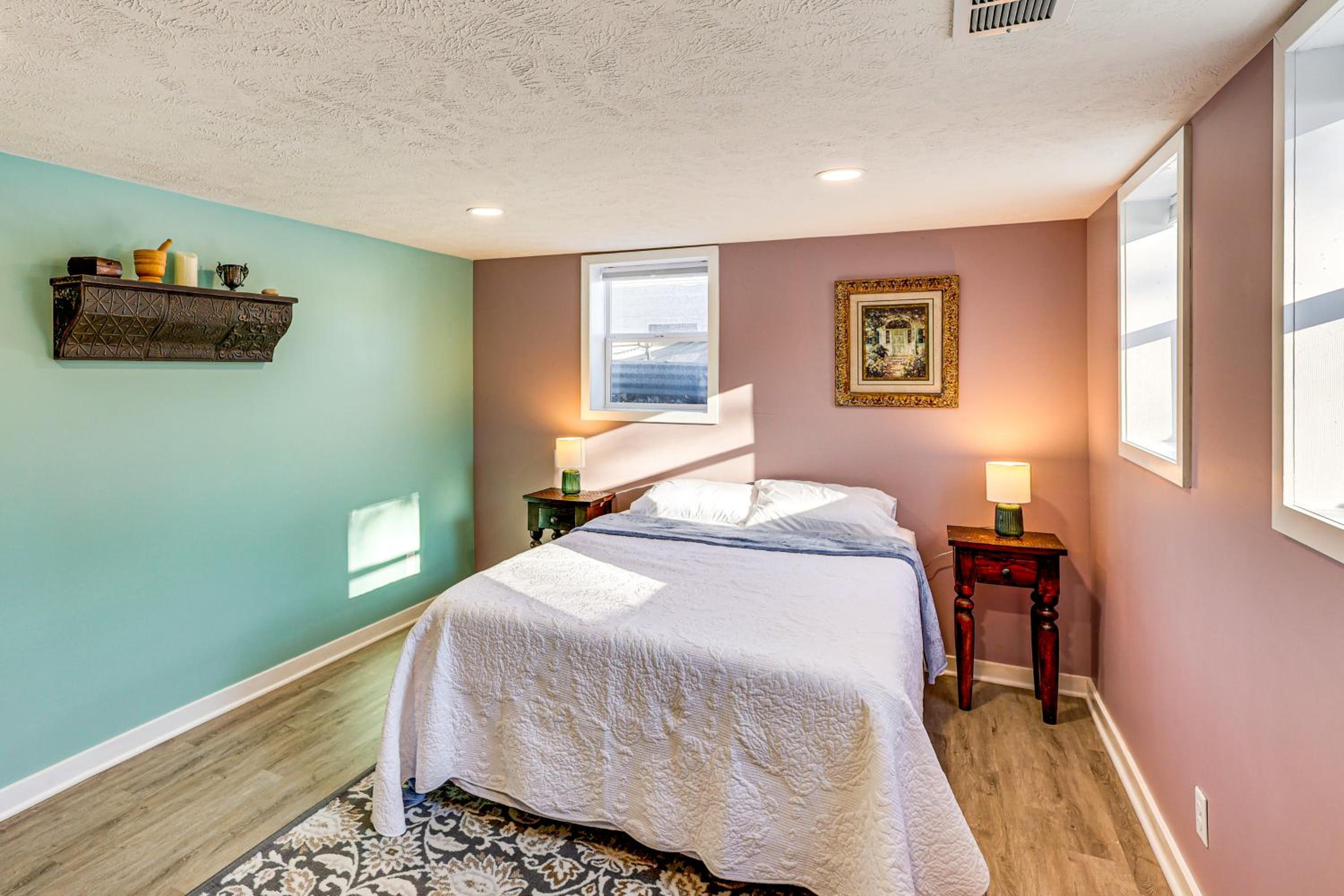 Spacious and Family Friendly! Lincoln Home Near Dtwn