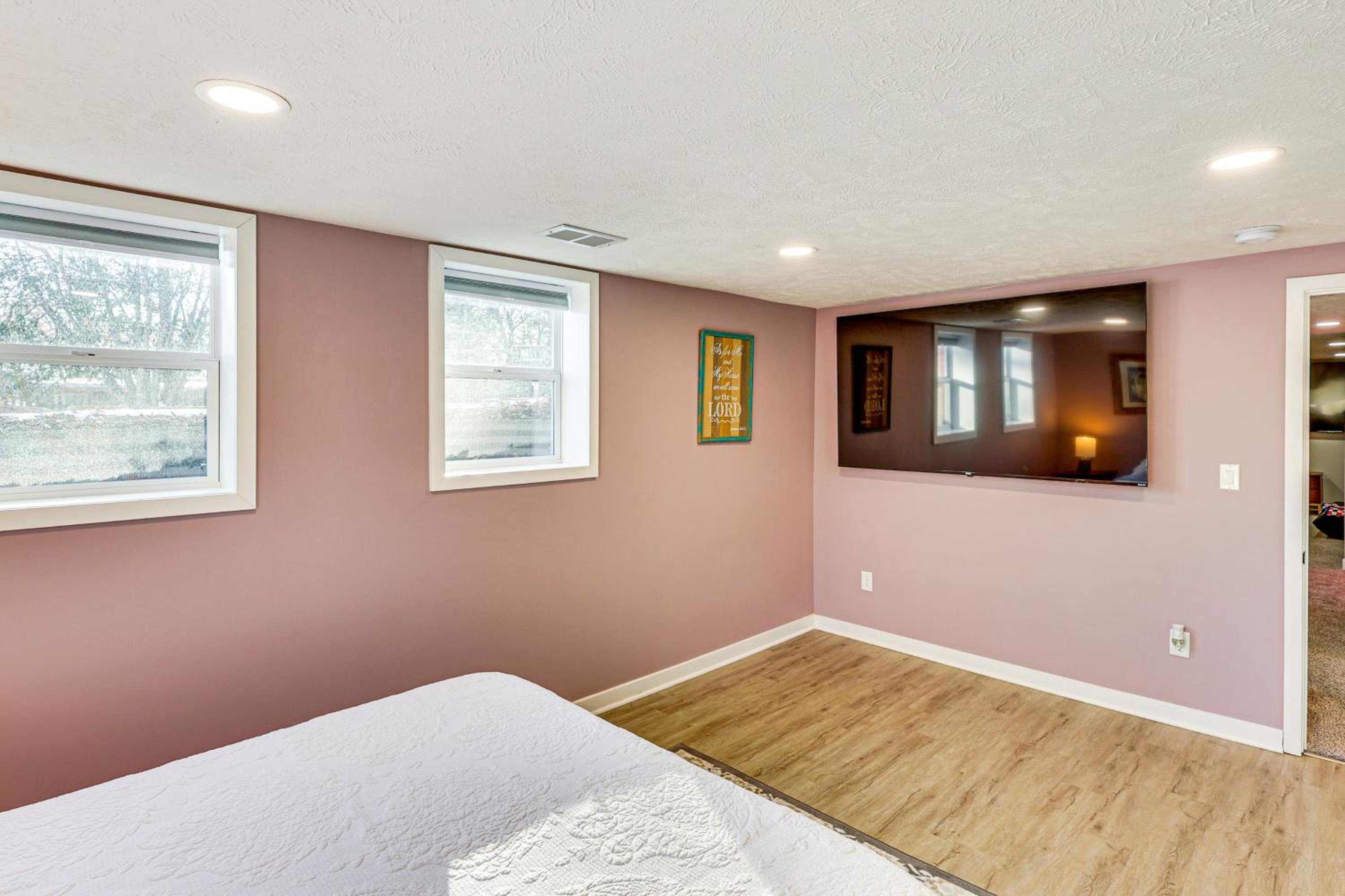 Spacious and Family Friendly! Lincoln Home Near Dtwn