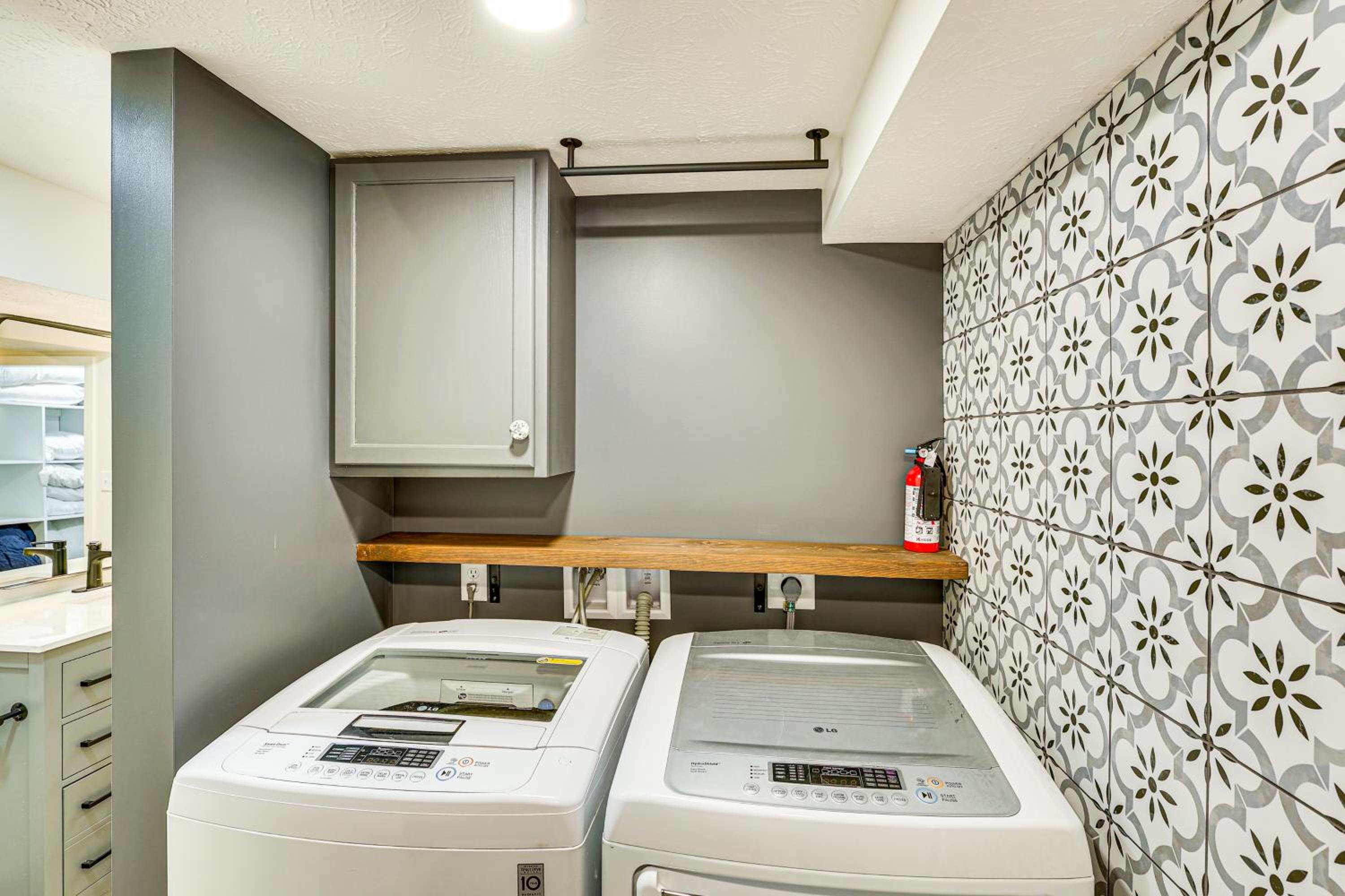 Spacious and Family Friendly! Lincoln Home Near Dtwn