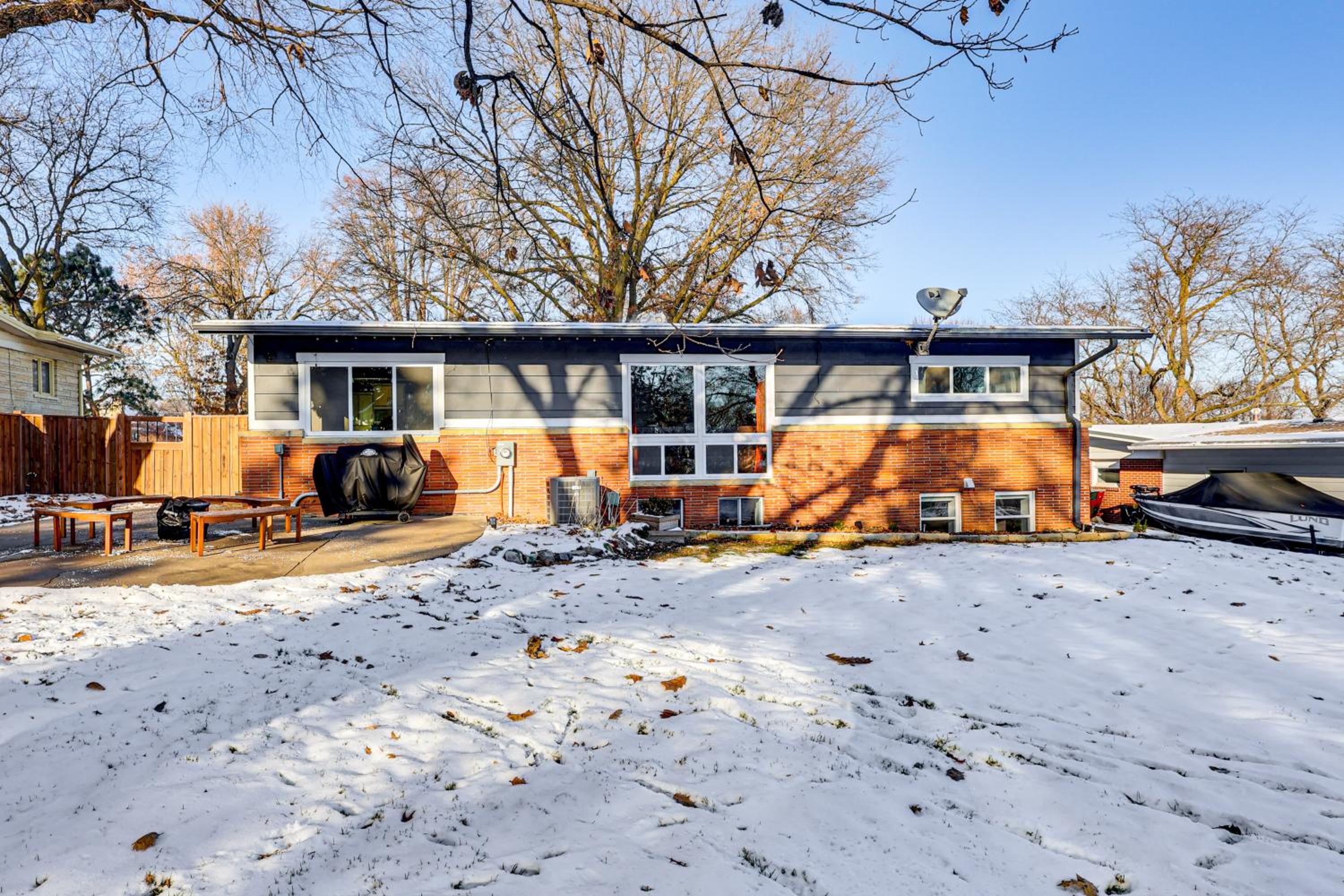 Spacious and Family Friendly! Lincoln Home Near Dtwn