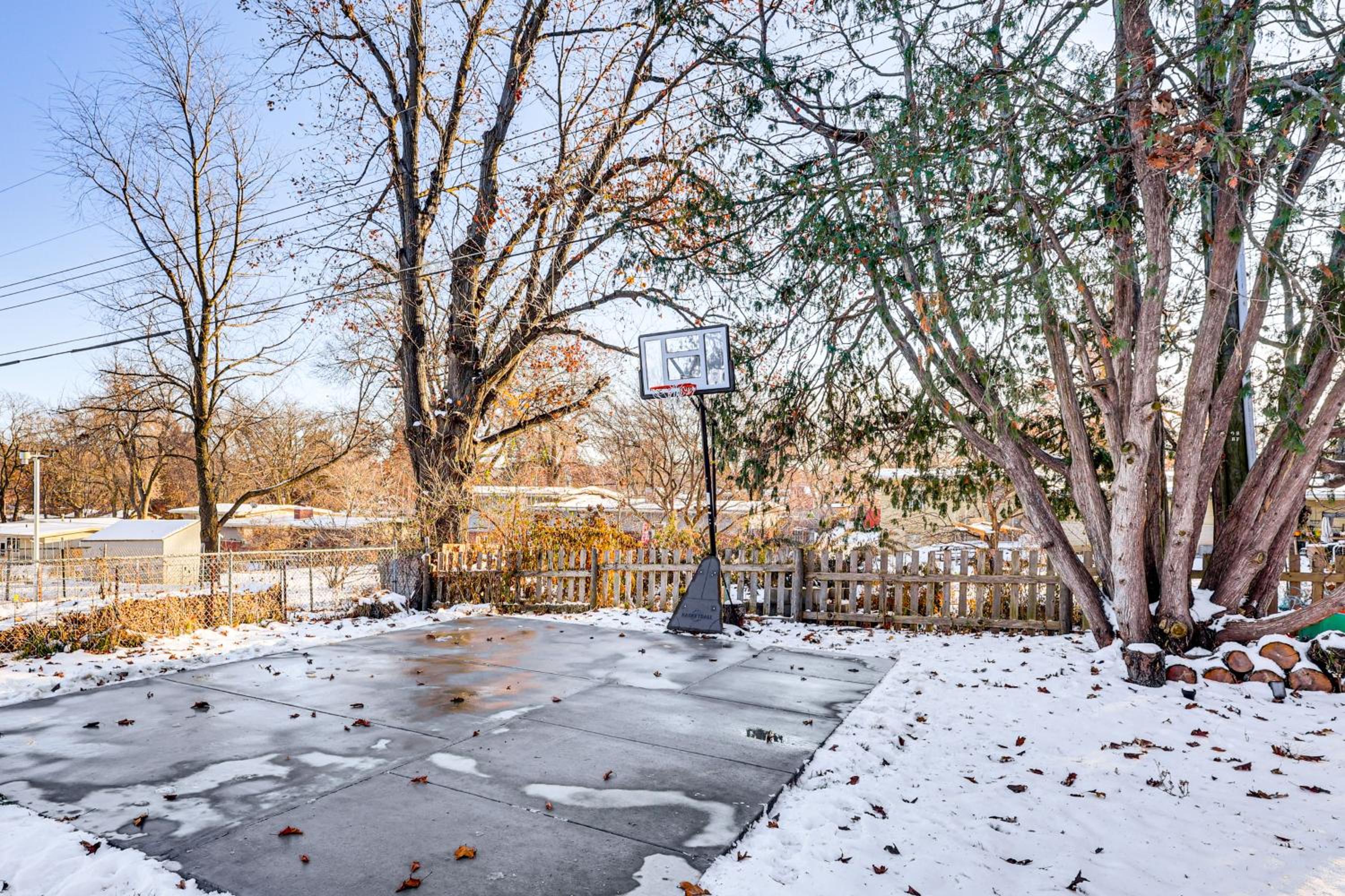 Spacious and Family Friendly! Lincoln Home Near Dtwn