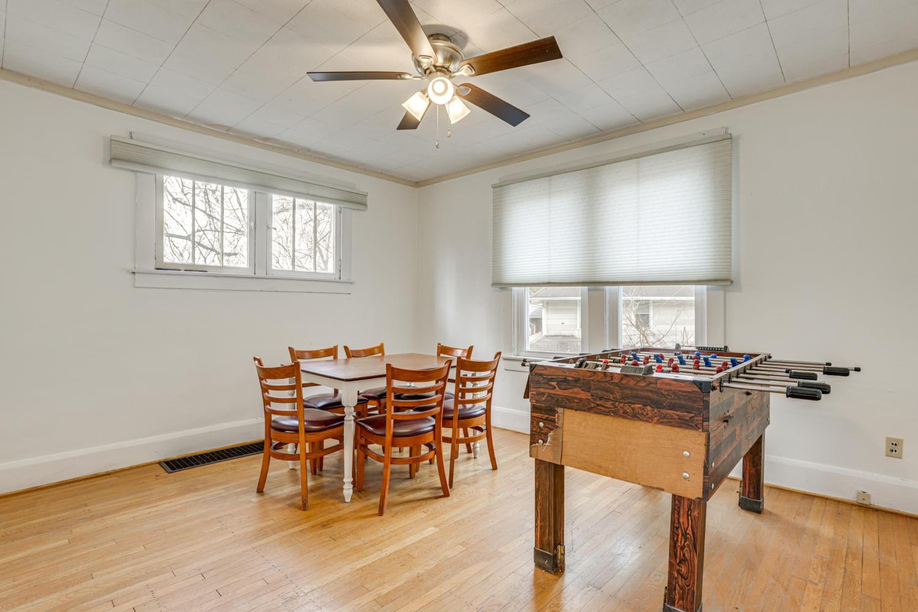 Near University Ave! Pet-Friendly 3BR with Foosball!