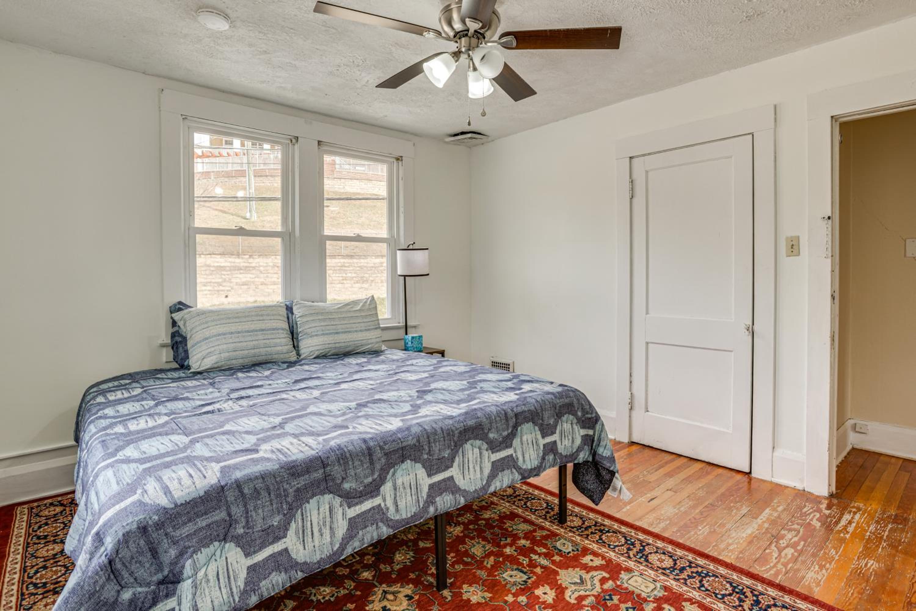 Near University Ave! Pet-Friendly 3BR with Foosball!
