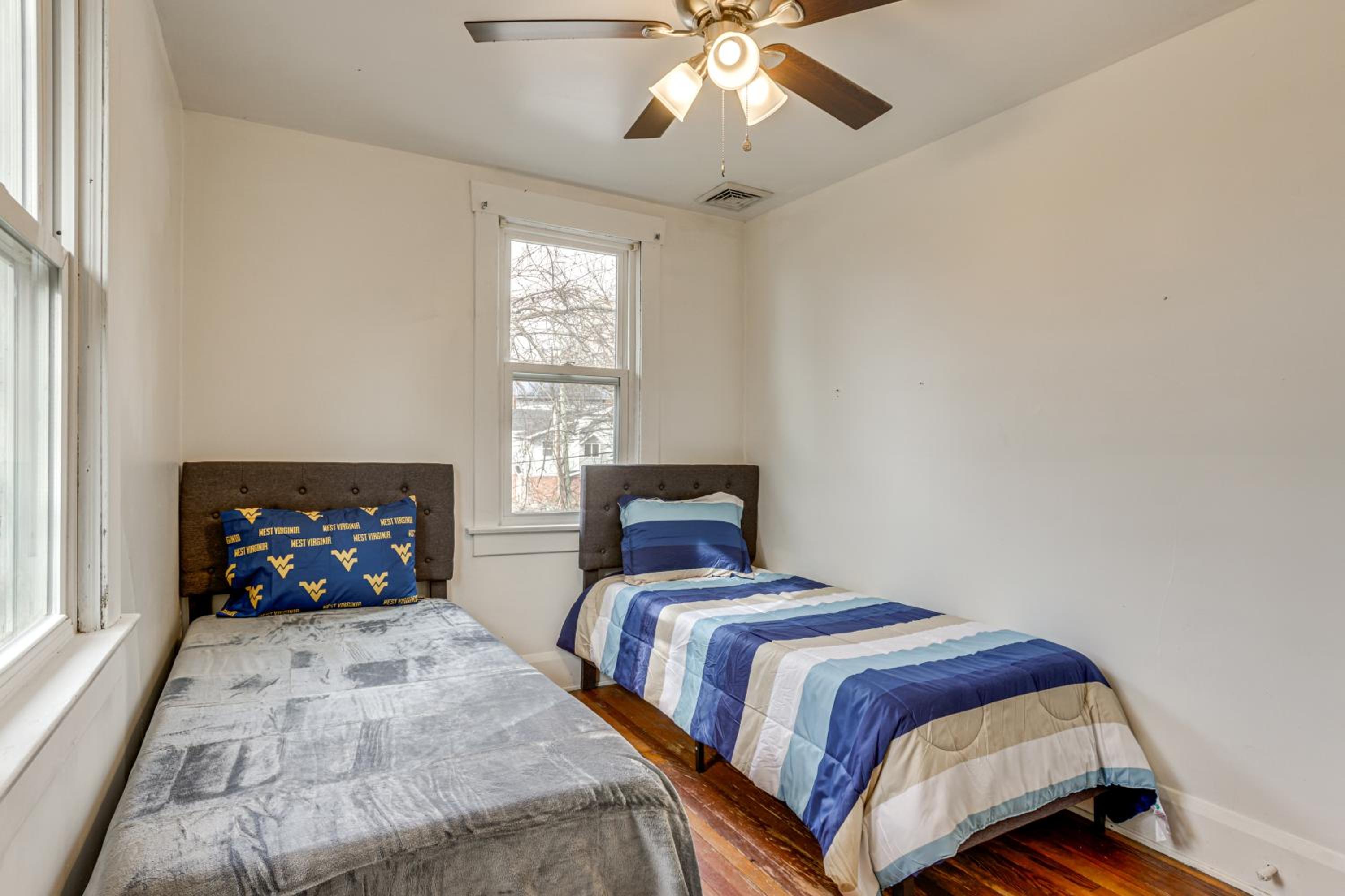 Near University Ave! Pet-Friendly 3BR with Foosball!