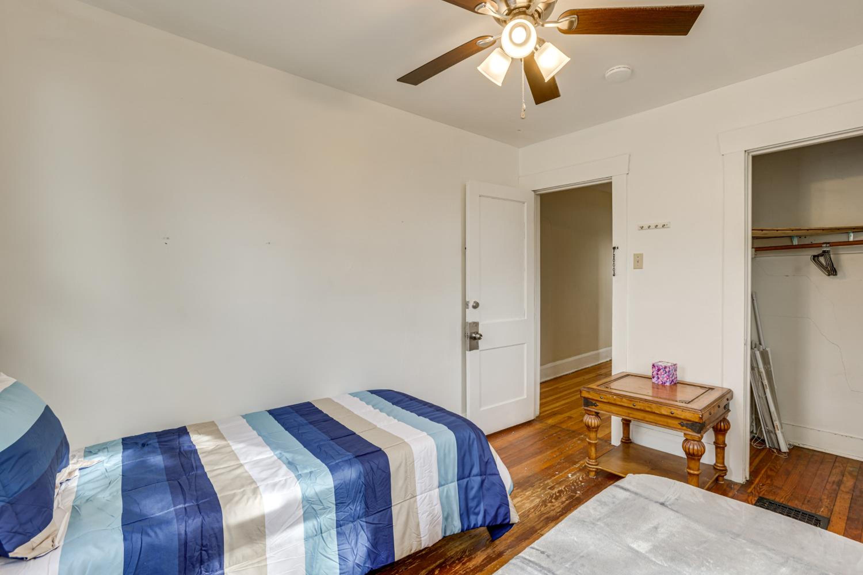 Near University Ave! Pet-Friendly 3BR with Foosball!