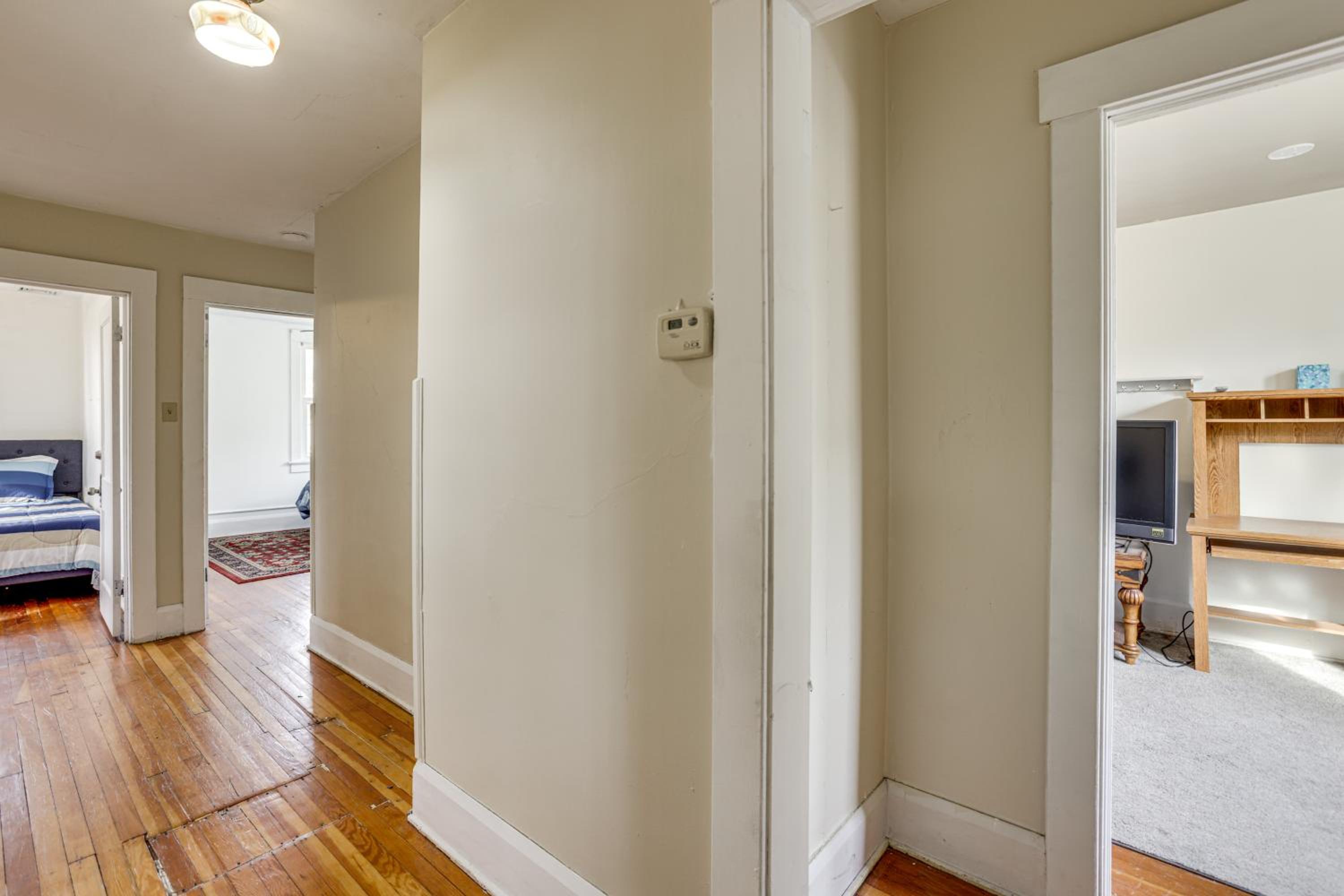 Near University Ave! Pet-Friendly 3BR with Foosball!