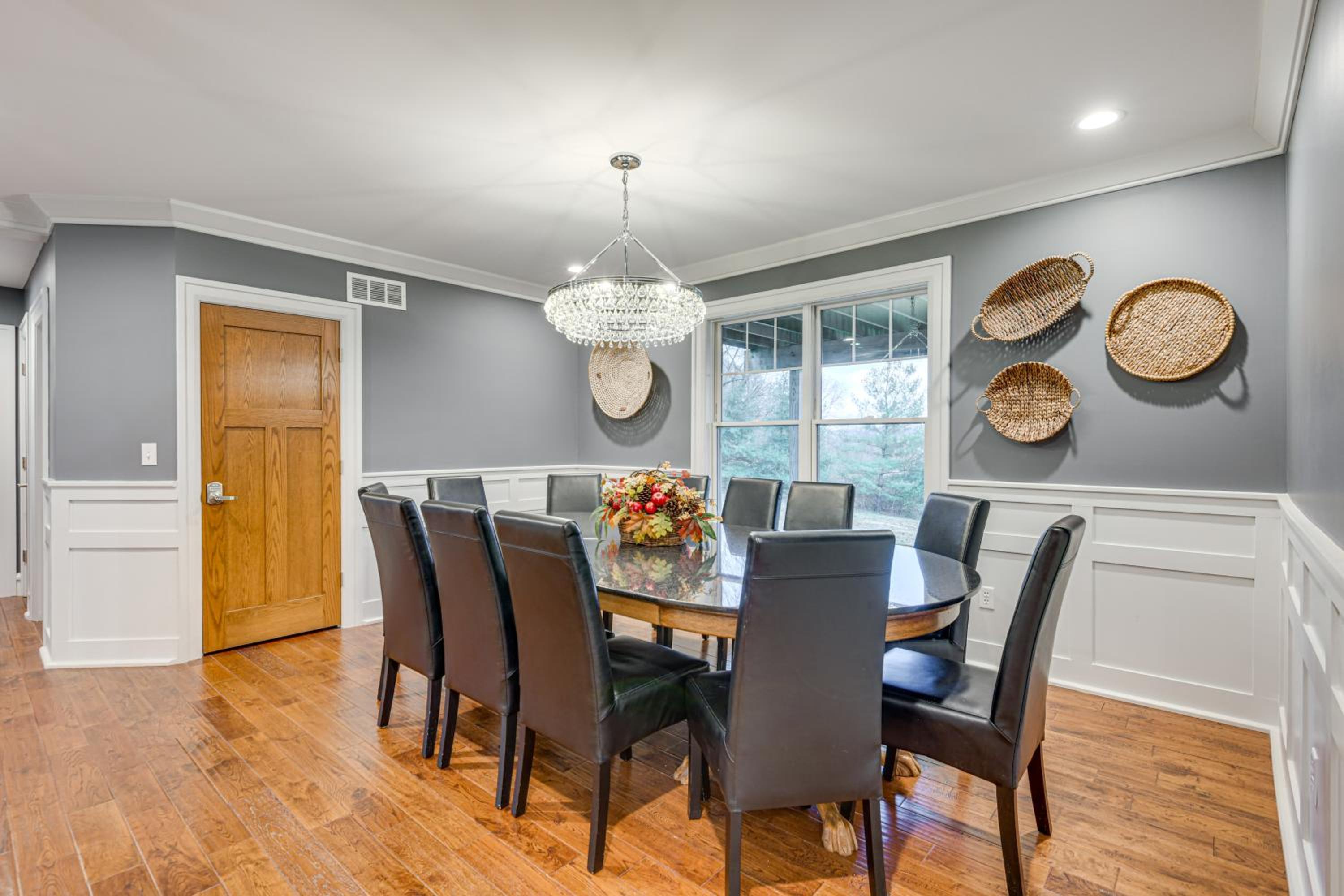 Great for Groups Home 3 Mi to Dtwn Springfield!
