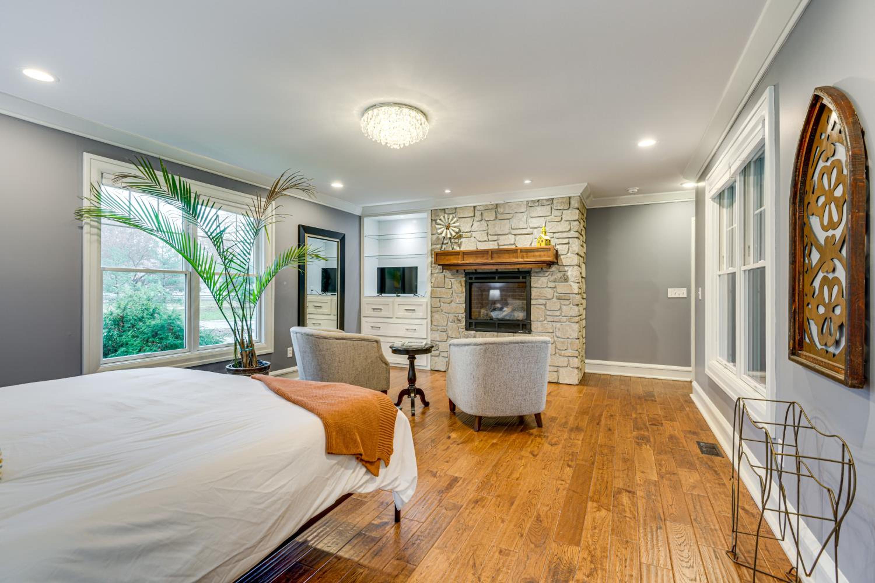 Great for Groups Home 3 Mi to Dtwn Springfield!