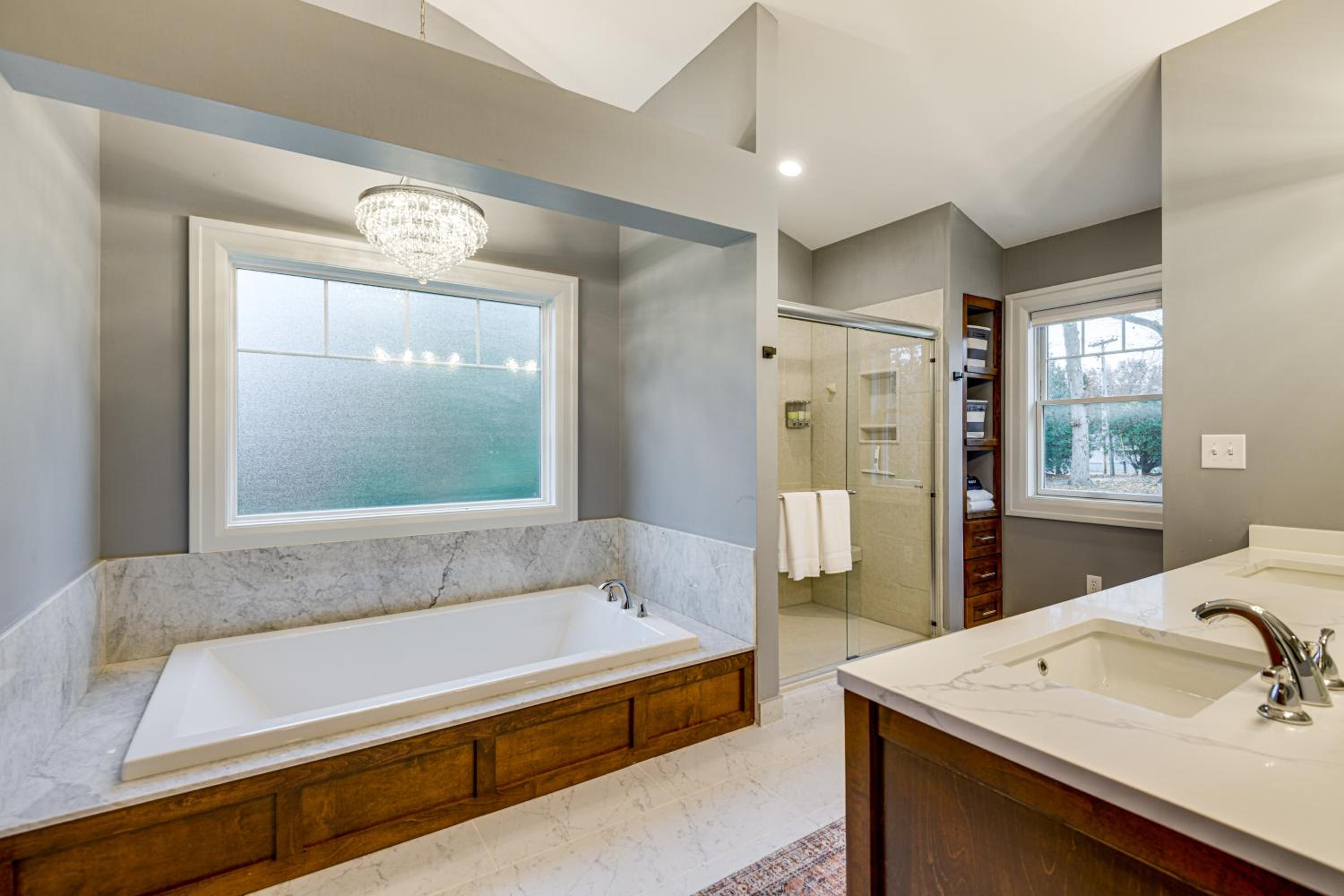 Great for Groups Home 3 Mi to Dtwn Springfield!