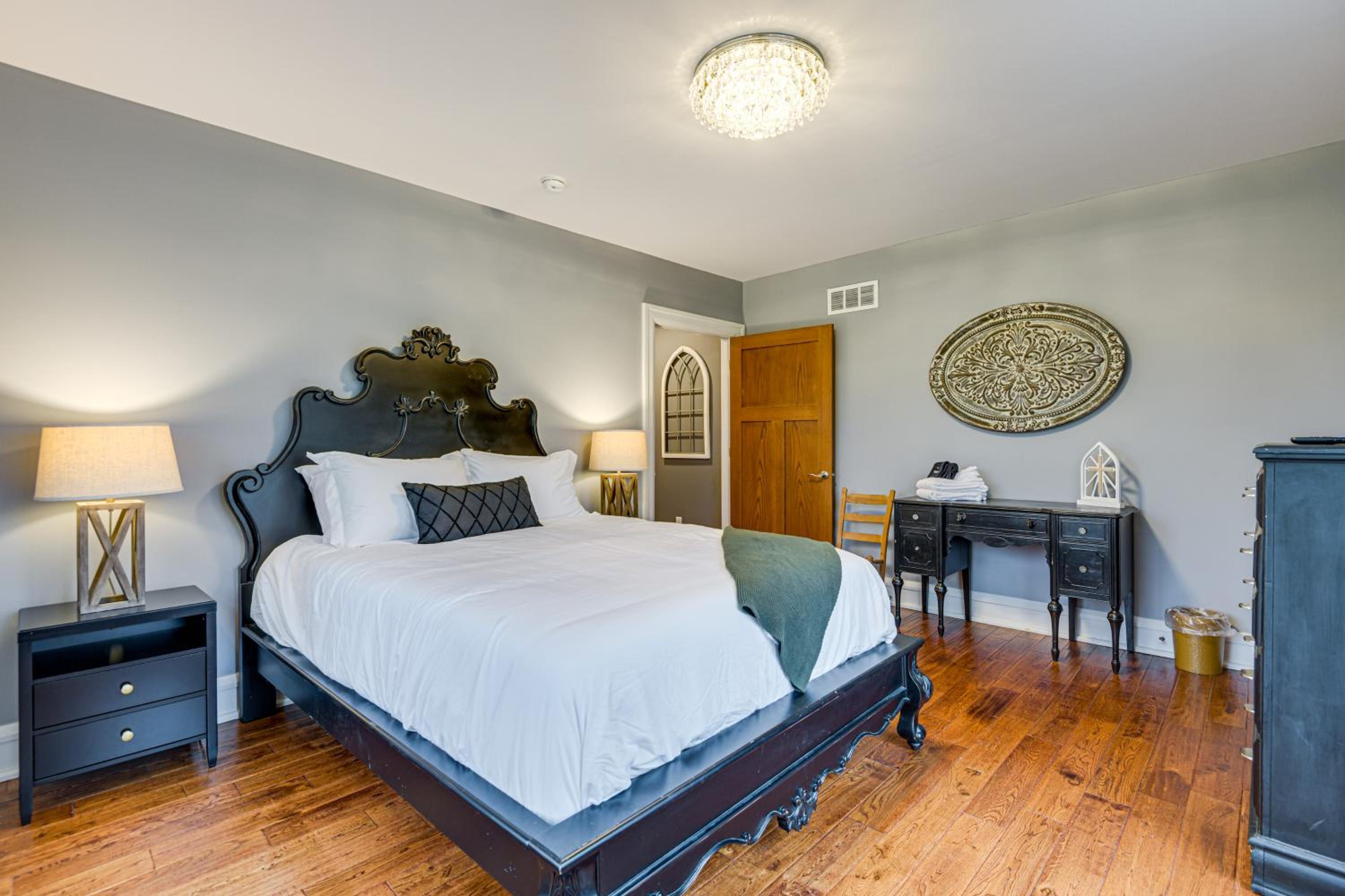 Great for Groups Home 3 Mi to Dtwn Springfield!