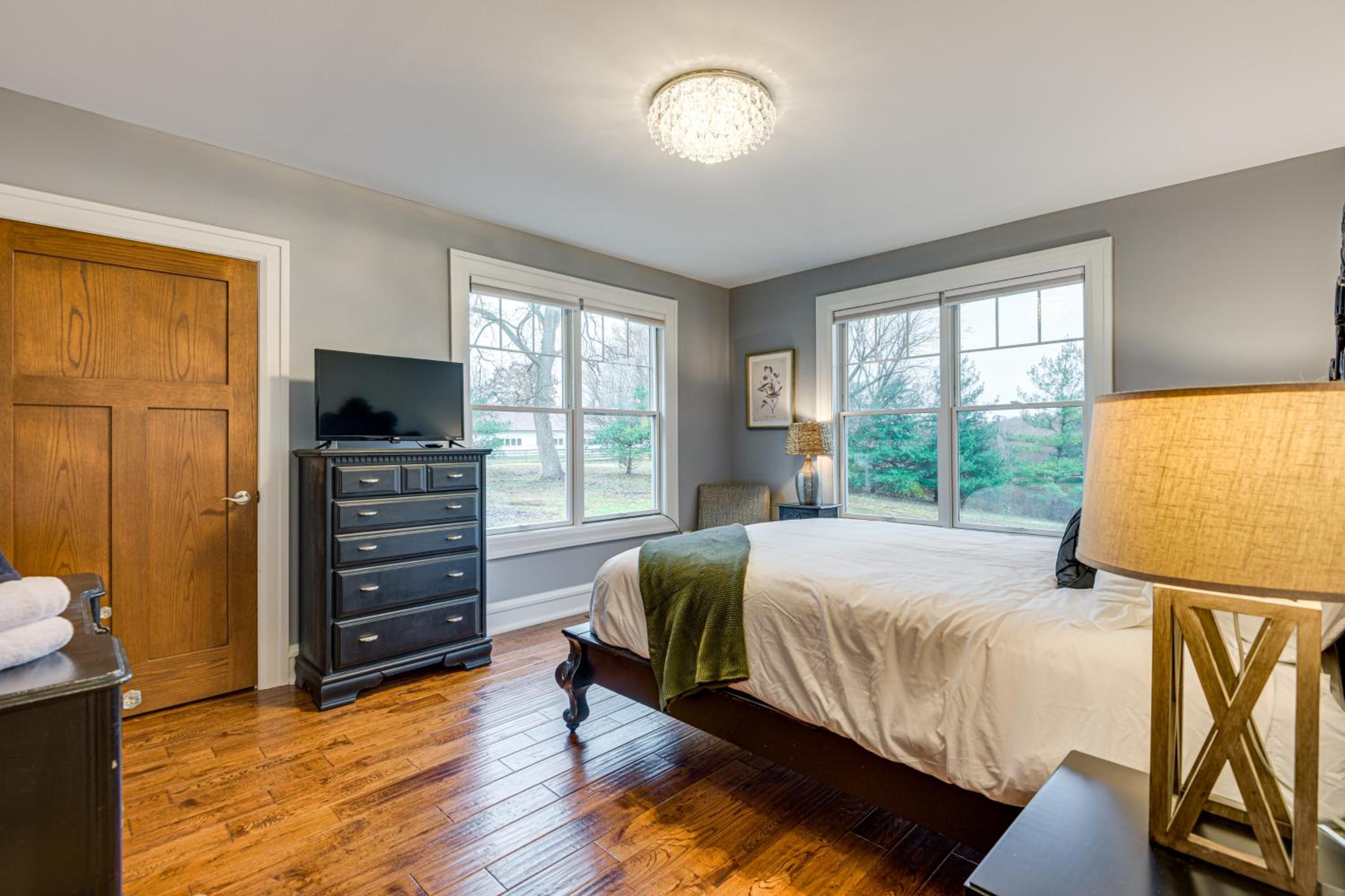 Great for Groups Home 3 Mi to Dtwn Springfield!