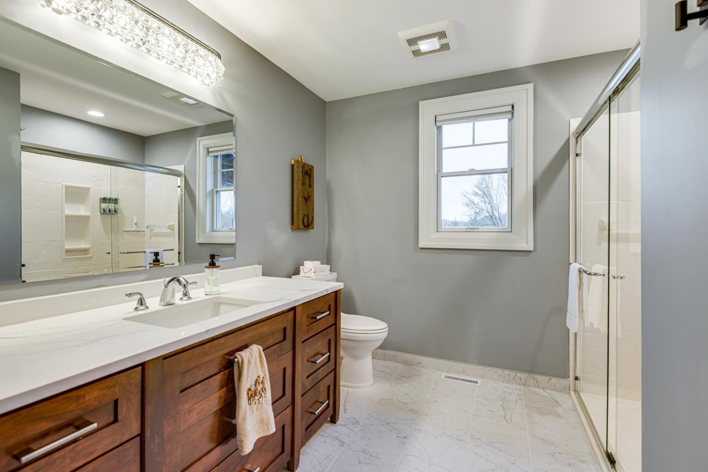 Great for Groups Home 3 Mi to Dtwn Springfield!