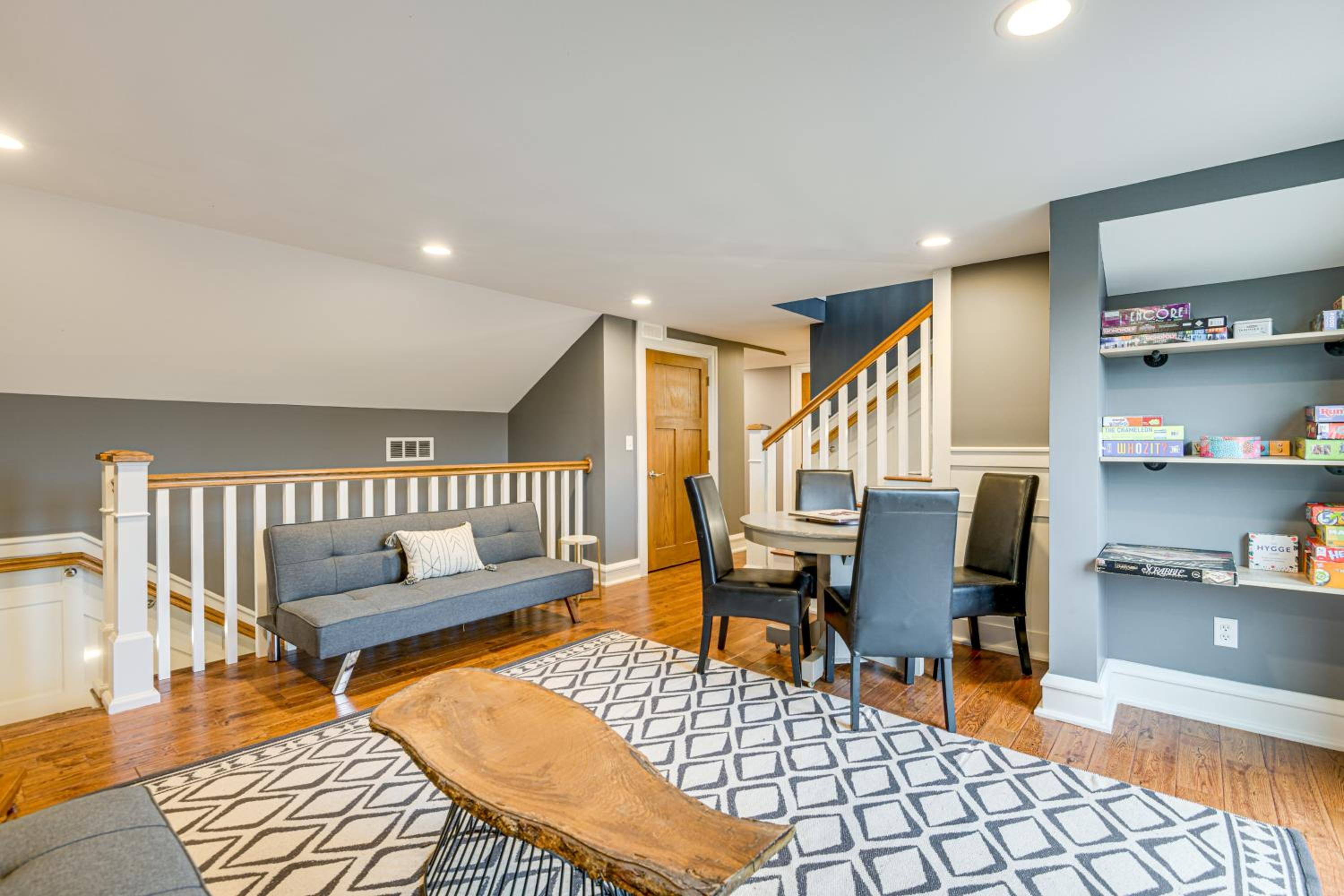 Great for Groups Home 3 Mi to Dtwn Springfield!