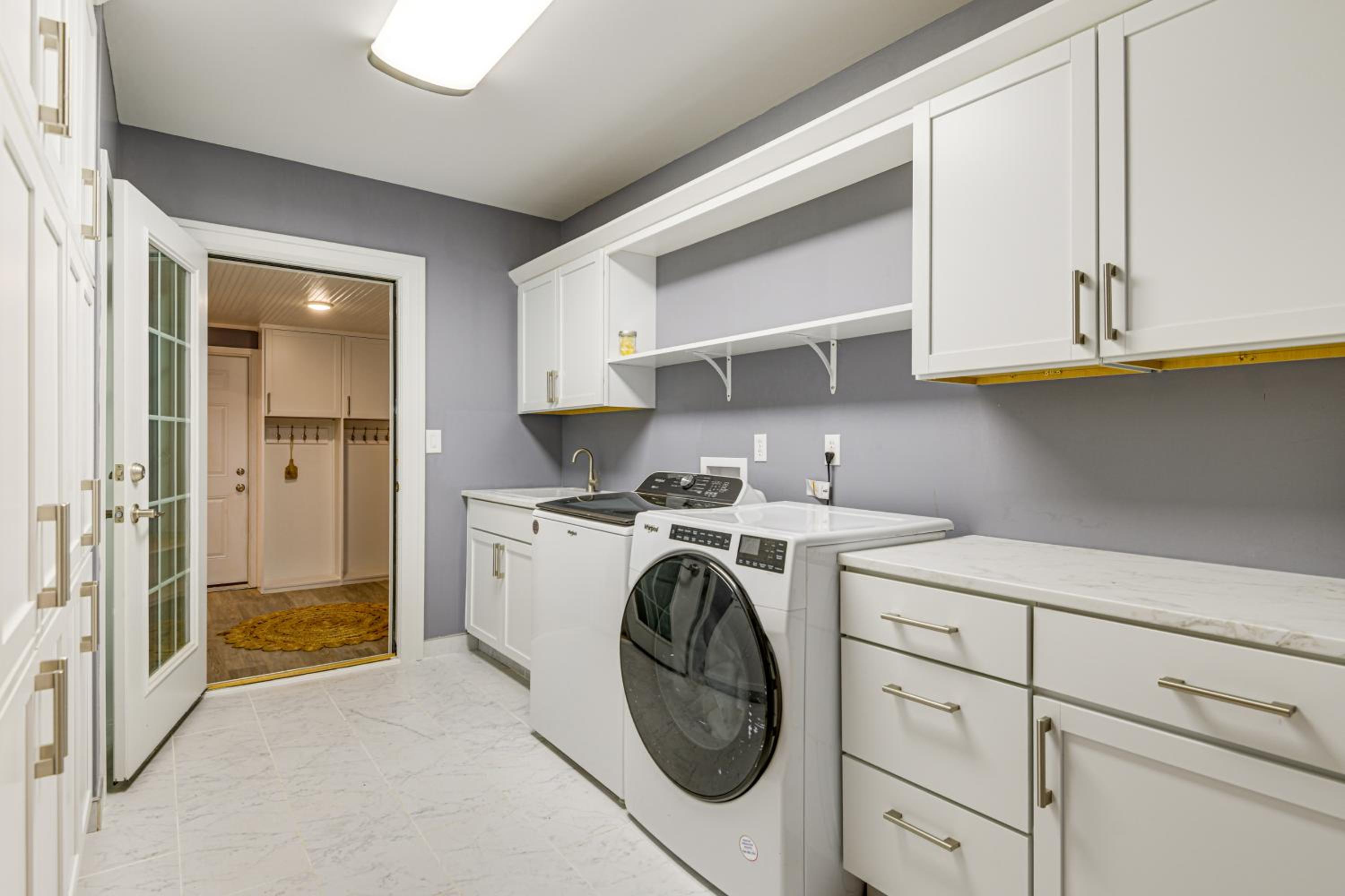 Great for Groups Home 3 Mi to Dtwn Springfield!