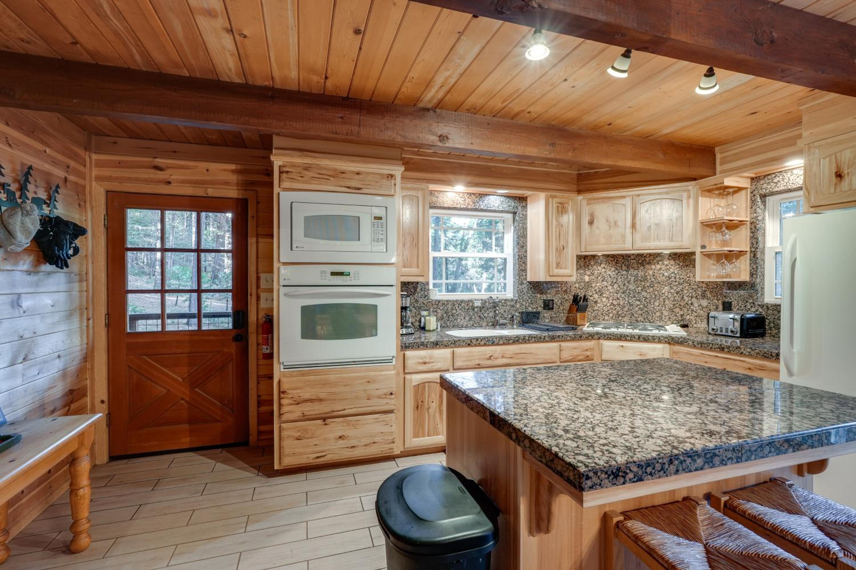 3 Mi to Calaveras Big Trees Group-Ready Mtn Cabin