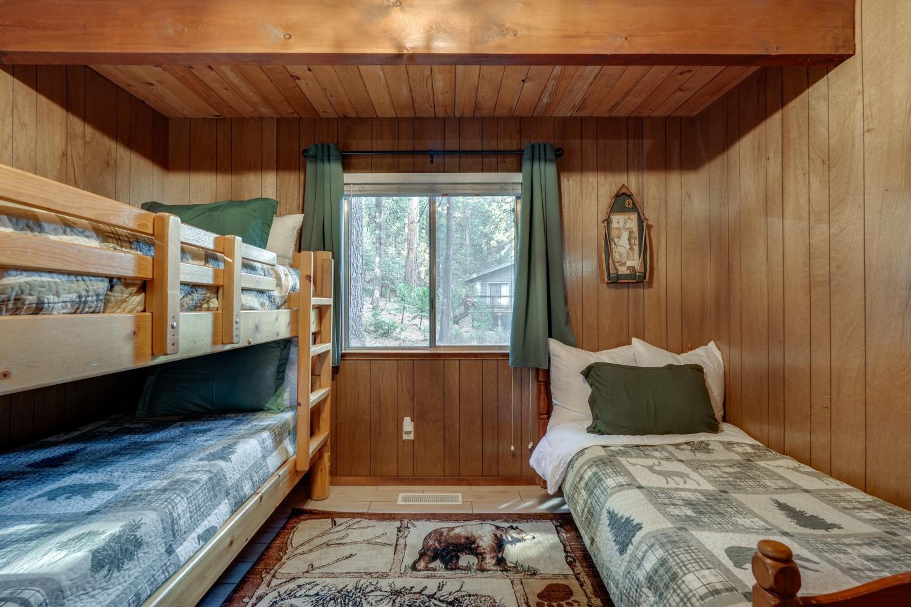 3 Mi to Calaveras Big Trees Group-Ready Mtn Cabin