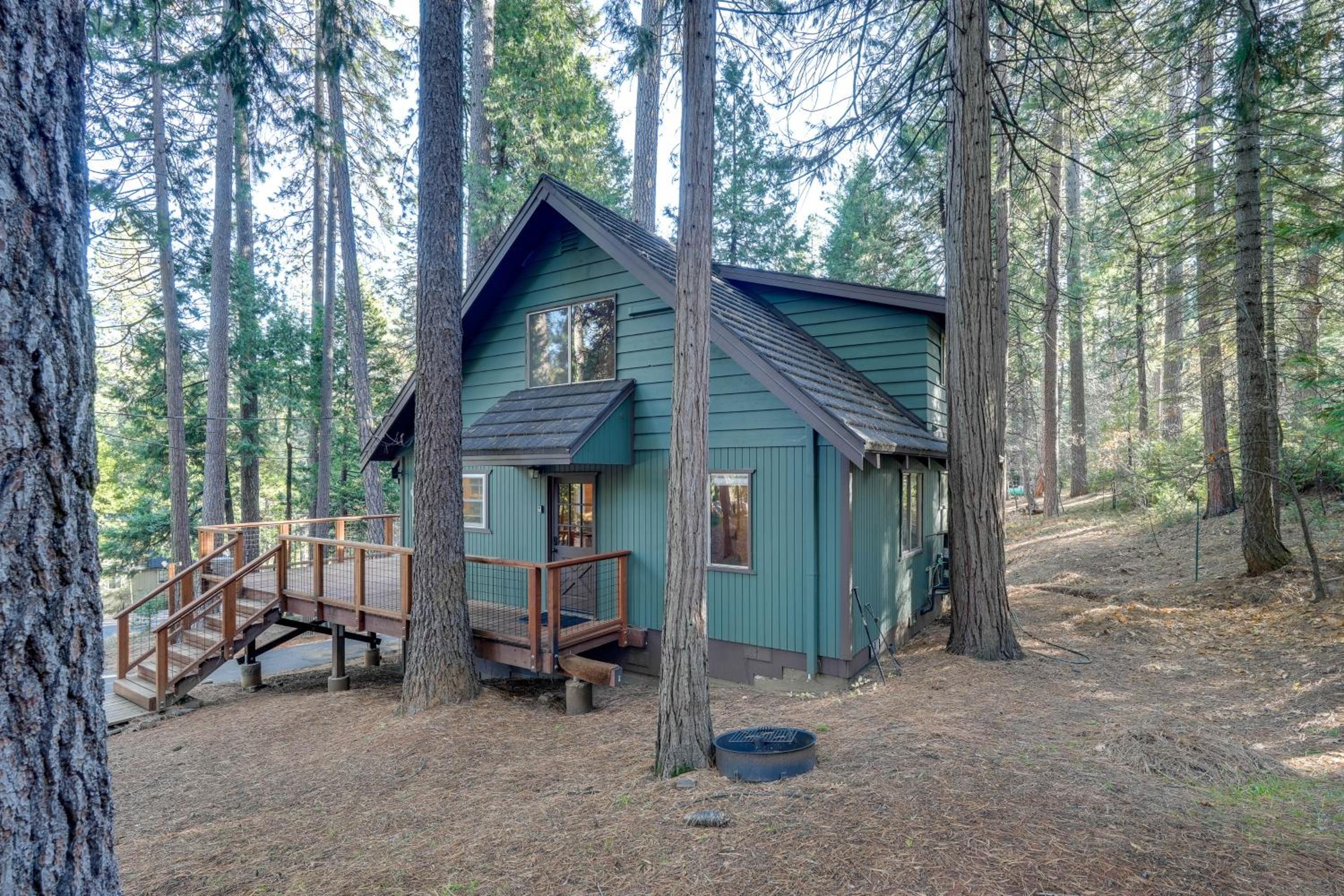 3 Mi to Calaveras Big Trees Group-Ready Mtn Cabin