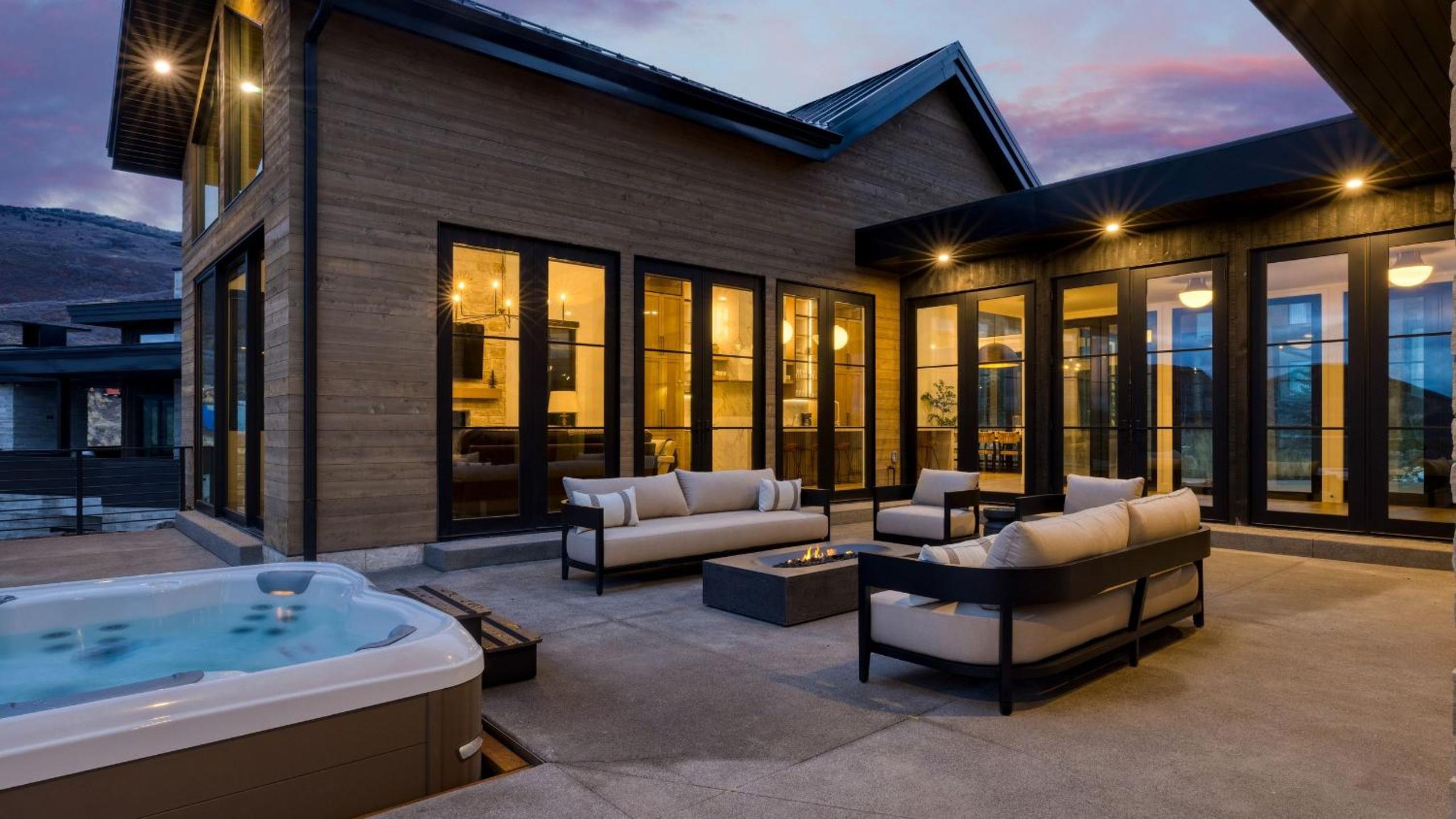 2 Min to Jordanelle Gondola • Hot Tub • Spa Suite • Movie Room Mountain Views Skyridge Summit by AvantStay