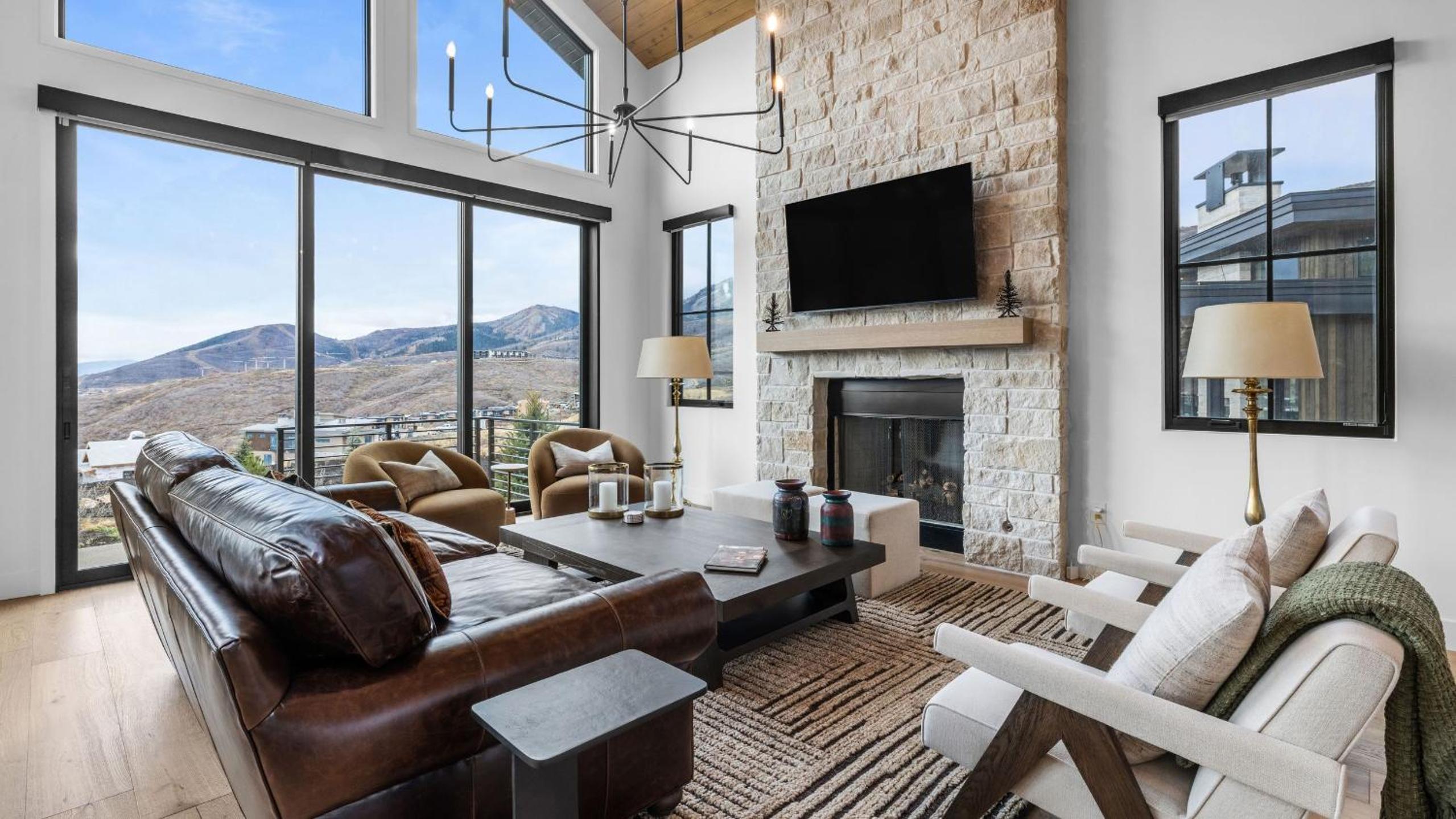2 Min to Jordanelle Gondola • Hot Tub • Spa Suite • Movie Room Mountain Views Skyridge Summit by AvantStay