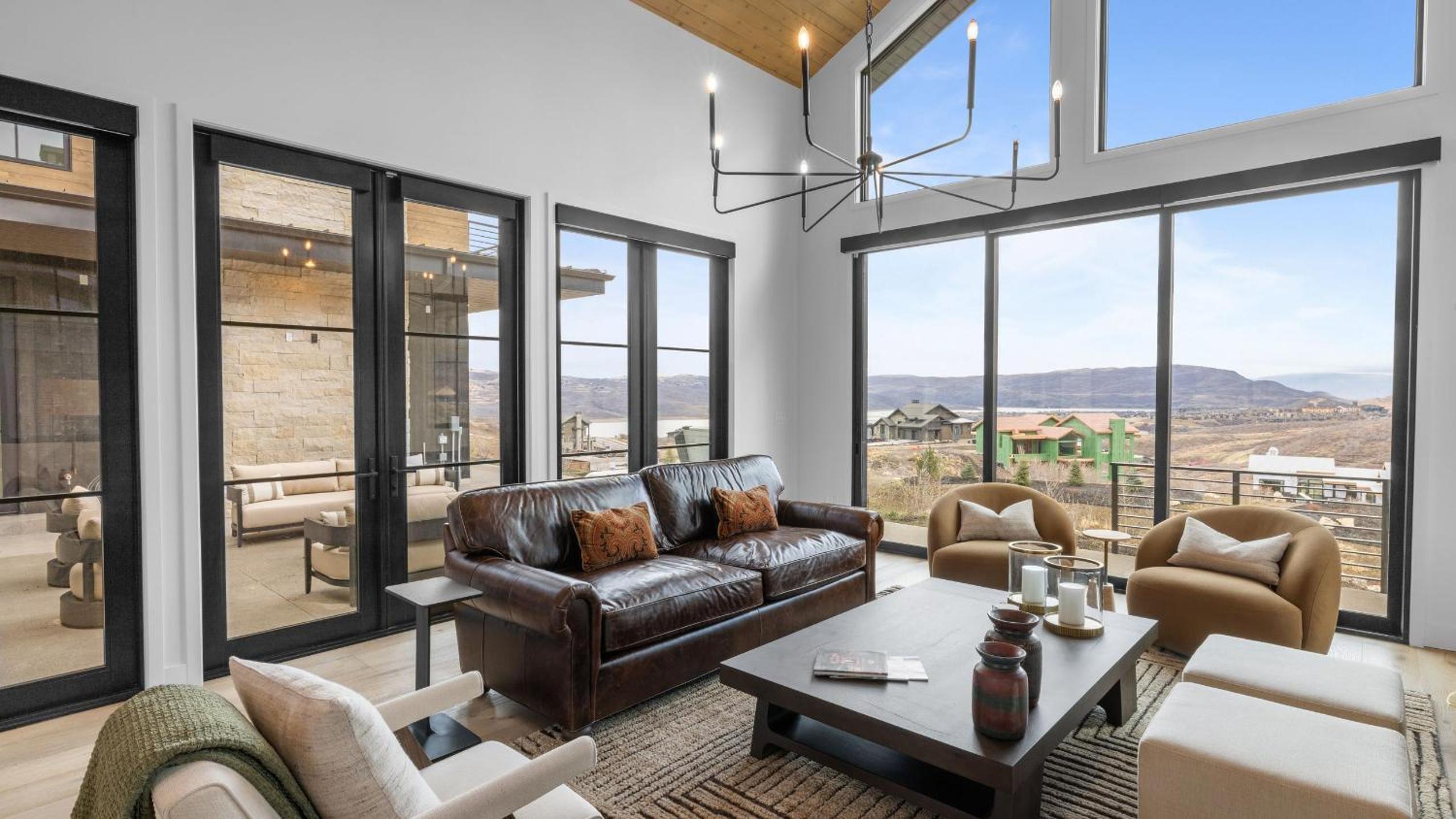 2 Min to Jordanelle Gondola • Hot Tub • Spa Suite • Movie Room Mountain Views Skyridge Summit by AvantStay
