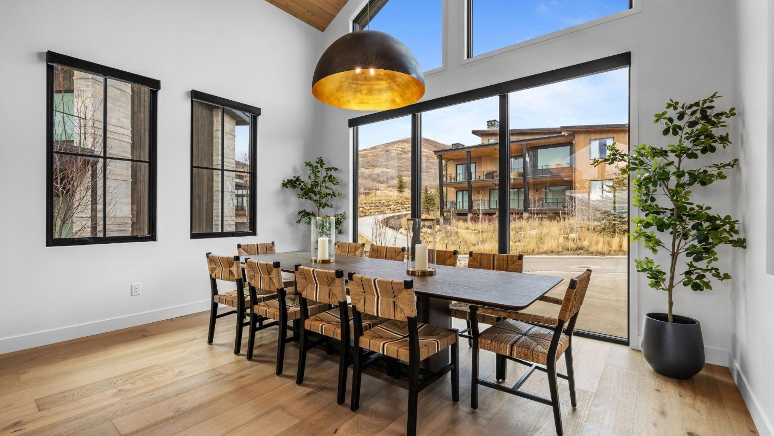 2 Min to Jordanelle Gondola • Hot Tub • Spa Suite • Movie Room Mountain Views Skyridge Summit by AvantStay