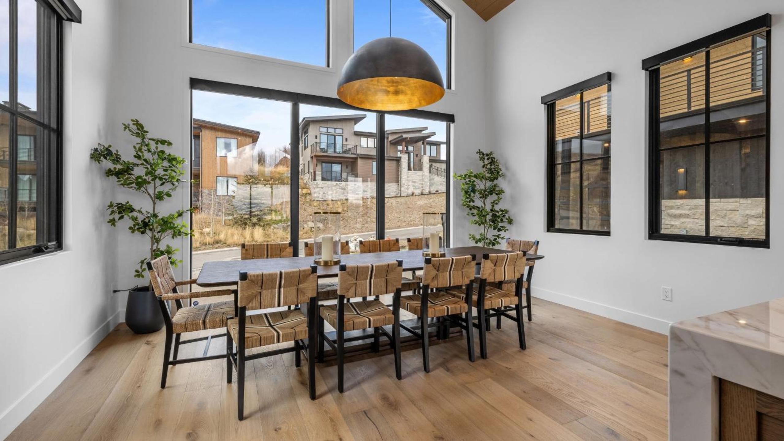 2 Min to Jordanelle Gondola • Hot Tub • Spa Suite • Movie Room Mountain Views Skyridge Summit by AvantStay