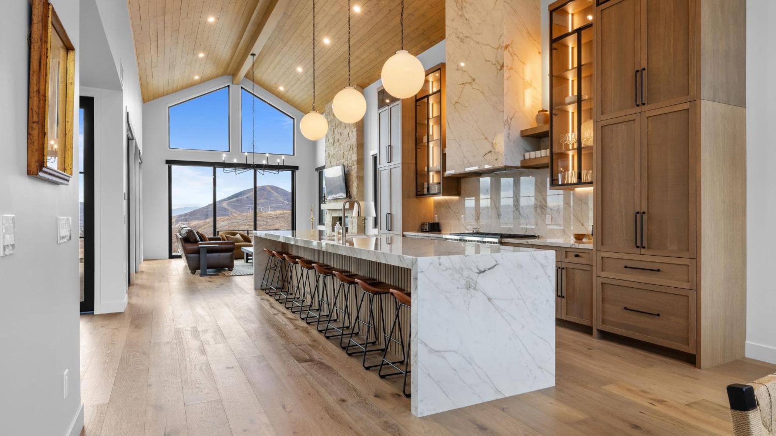 2 Min to Jordanelle Gondola • Hot Tub • Spa Suite • Movie Room Mountain Views Skyridge Summit by AvantStay