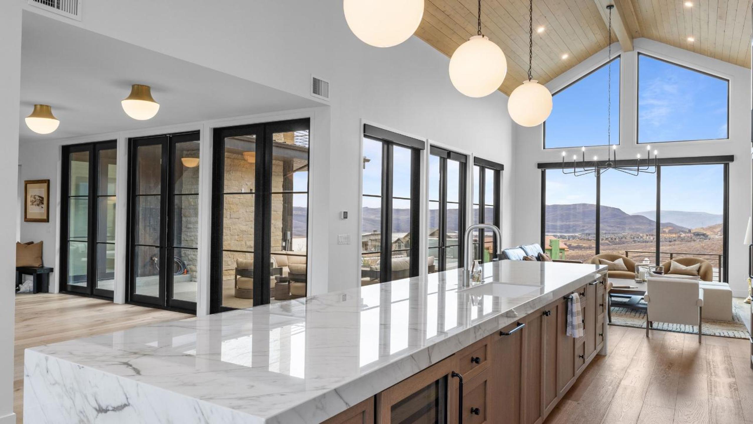 2 Min to Jordanelle Gondola • Hot Tub • Spa Suite • Movie Room Mountain Views Skyridge Summit by AvantStay