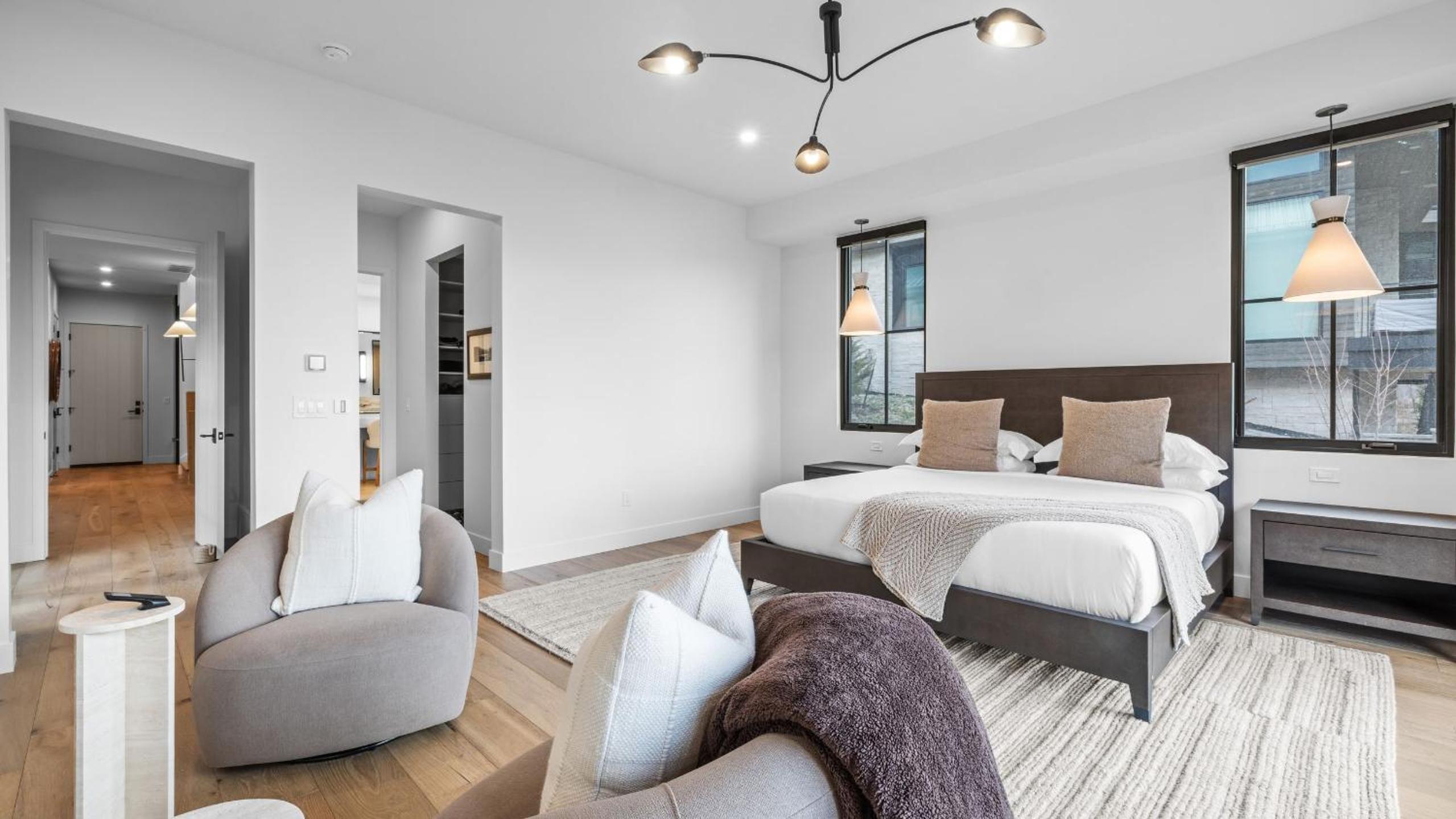 2 Min to Jordanelle Gondola • Hot Tub • Spa Suite • Movie Room Mountain Views Skyridge Summit by AvantStay