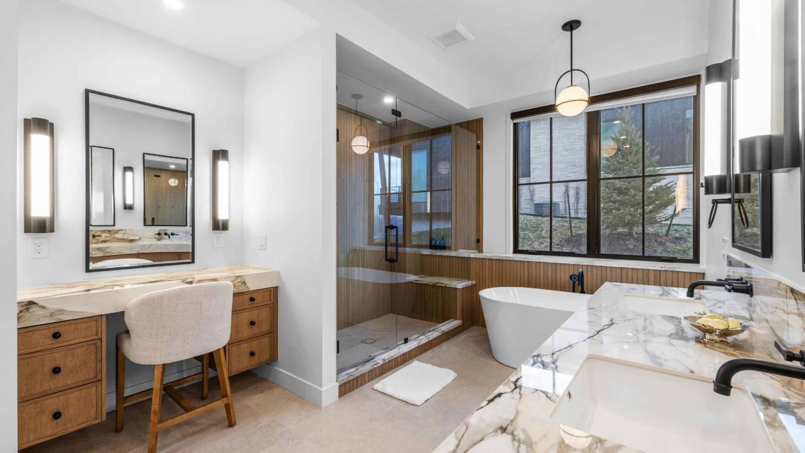 2 Min to Jordanelle Gondola • Hot Tub • Spa Suite • Movie Room Mountain Views Skyridge Summit by AvantStay