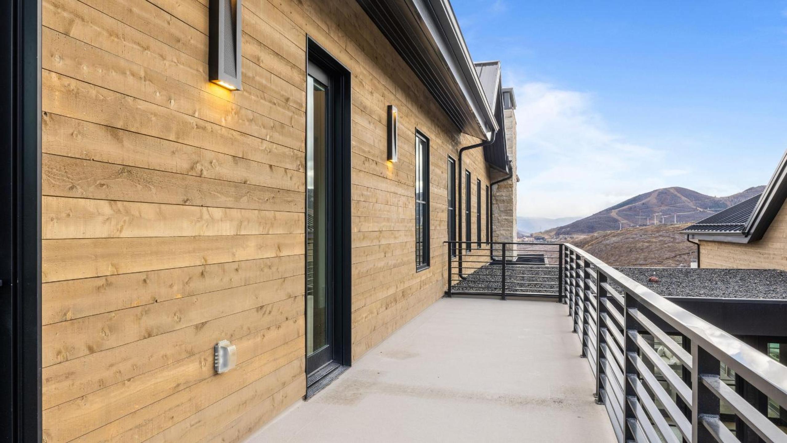 2 Min to Jordanelle Gondola • Hot Tub • Spa Suite • Movie Room Mountain Views Skyridge Summit by AvantStay