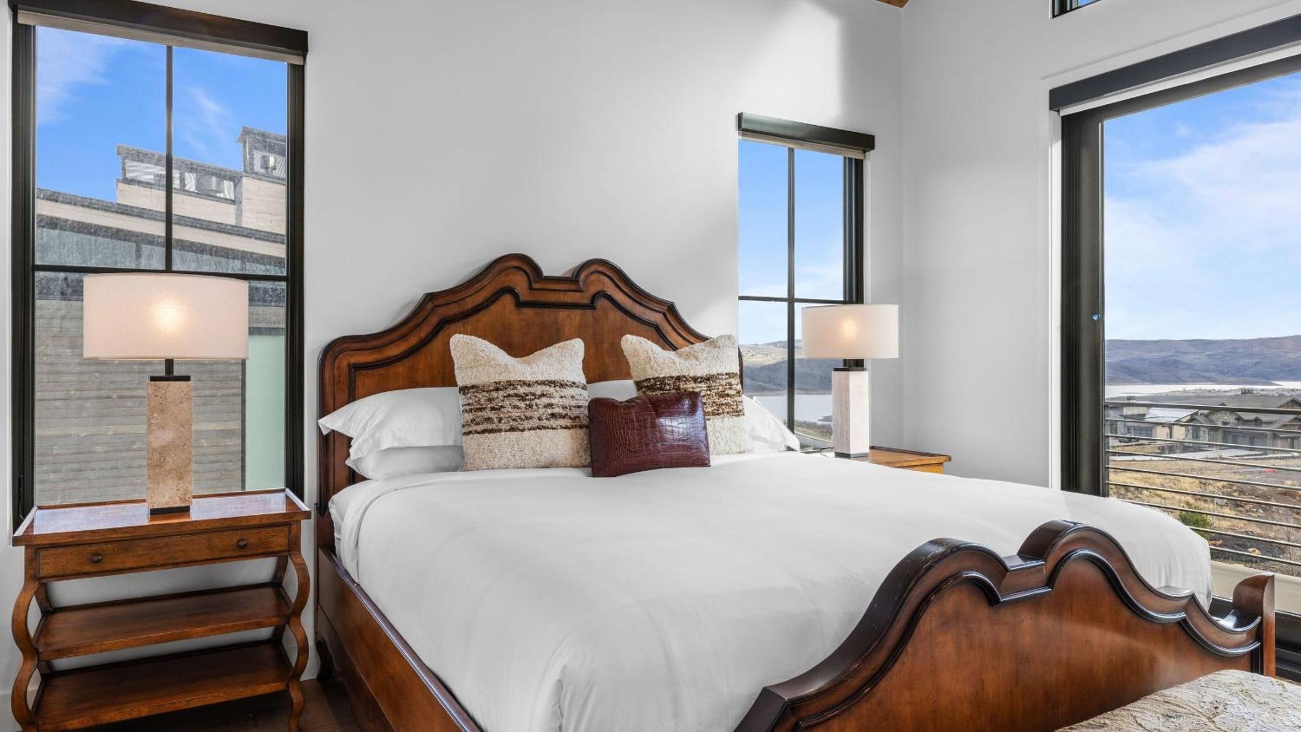 2 Min to Jordanelle Gondola • Hot Tub • Spa Suite • Movie Room Mountain Views Skyridge Summit by AvantStay